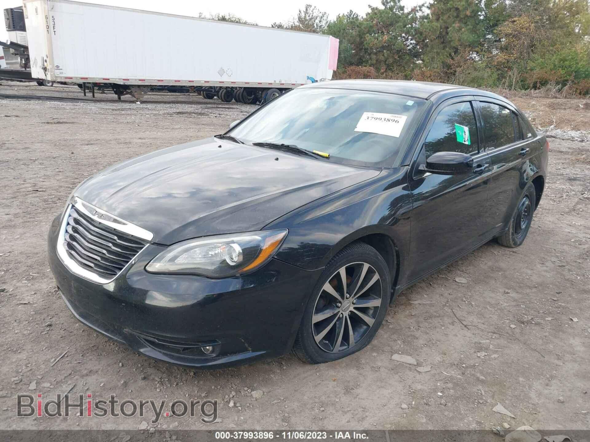 2013 CHRYSLER 200 - VIN: 1C3CCBCG1DN711910 - Фото 2