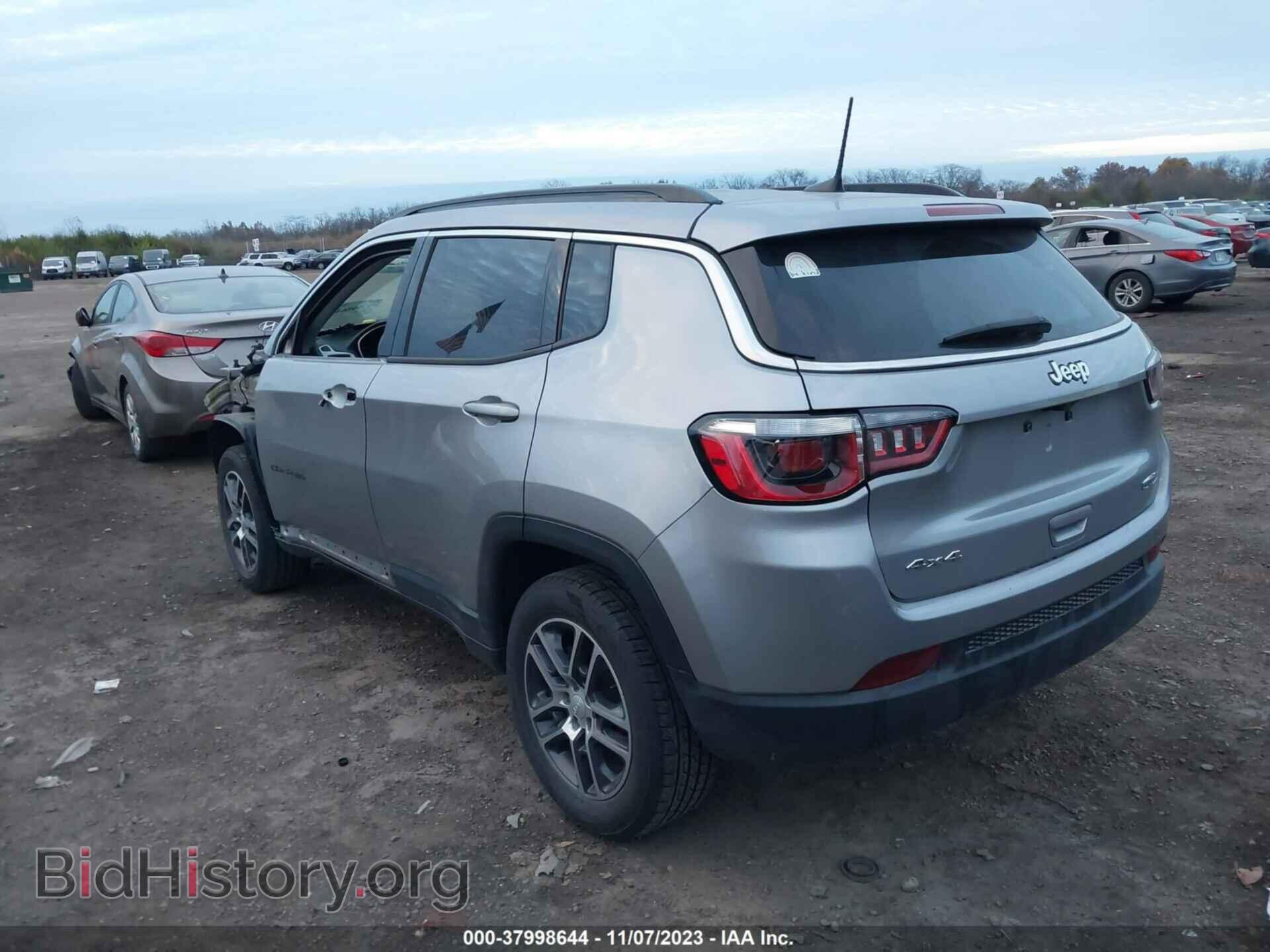 2018 JEEP COMPASS - VIN: 3C4NJDBB2JT422977 - Фото 3