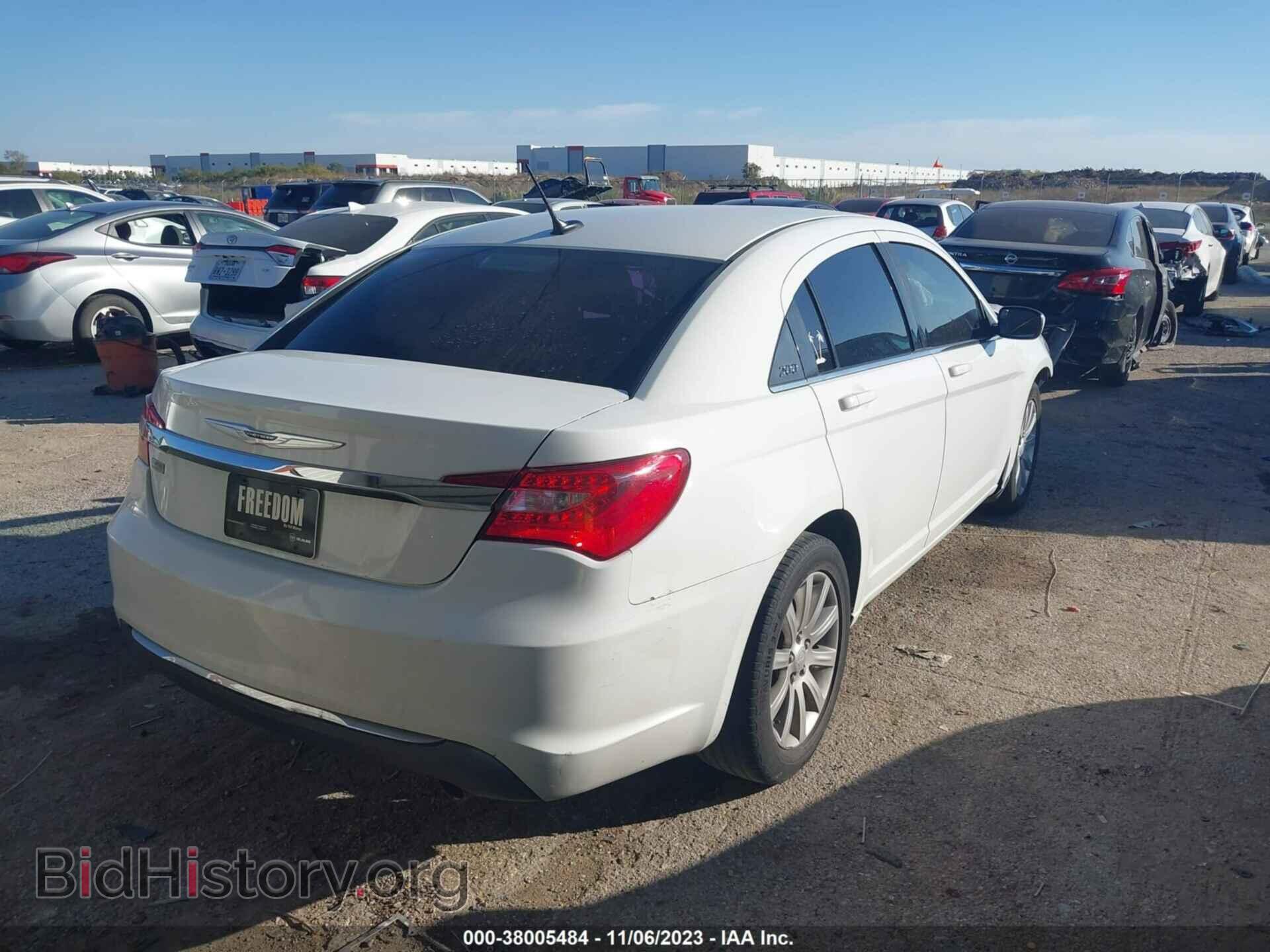 2013 CHRYSLER 200 - VIN: 1C3CCBBG2DN658894 - Photo 4