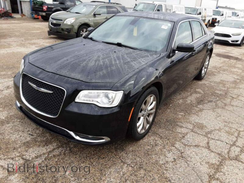 2017 Chrysler 300 (VIN 2C3CCARG3HH512647) — photo 8 of 22