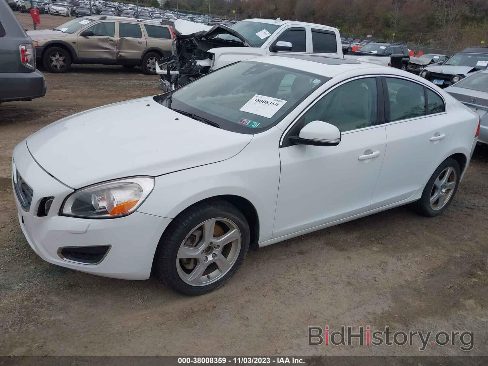 Report YV1612FH8D2173088 VOLVO S60 2013 White Gasoline - price and ...