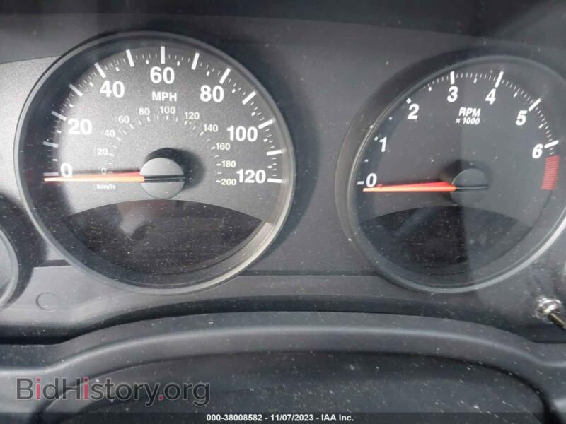 2011 Jeep COMPASS (VIN 1J4NT1FB8BD170723) — photo 7 of 12