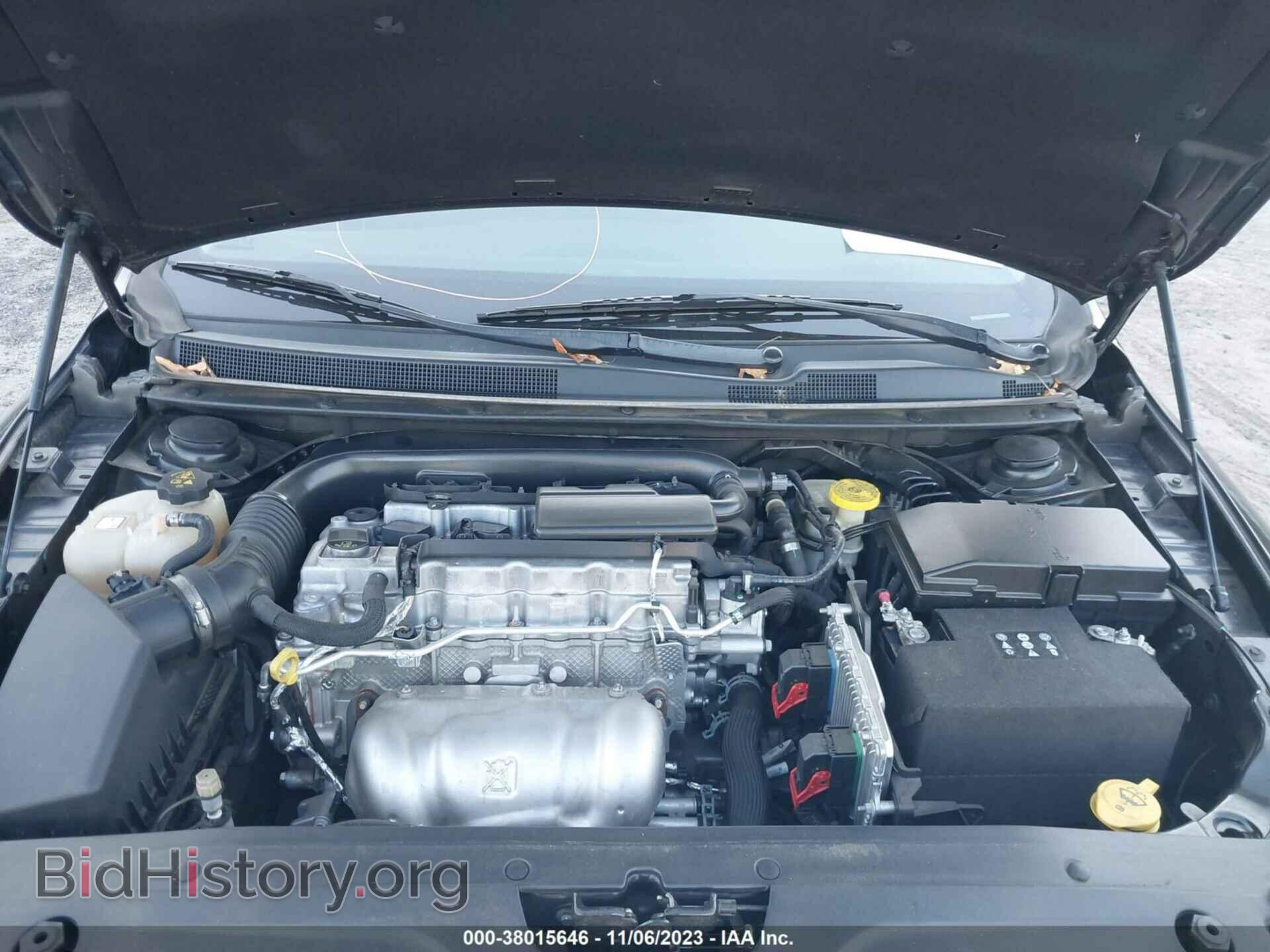 2016 CHRYSLER 200 - VIN: 1C3CCCFB5GN186098 - Фото 10