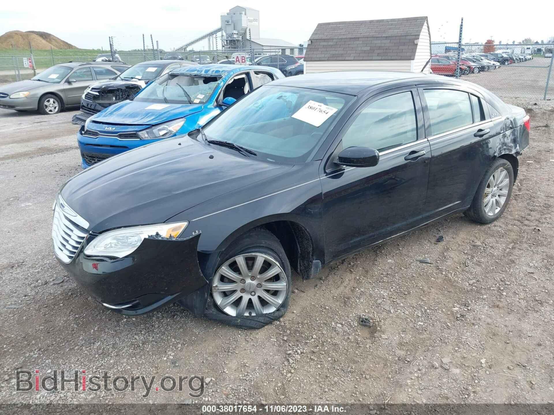 2013 CHRYSLER 200 - VIN: 1C3CCBBB2DN571081 - Фото 2