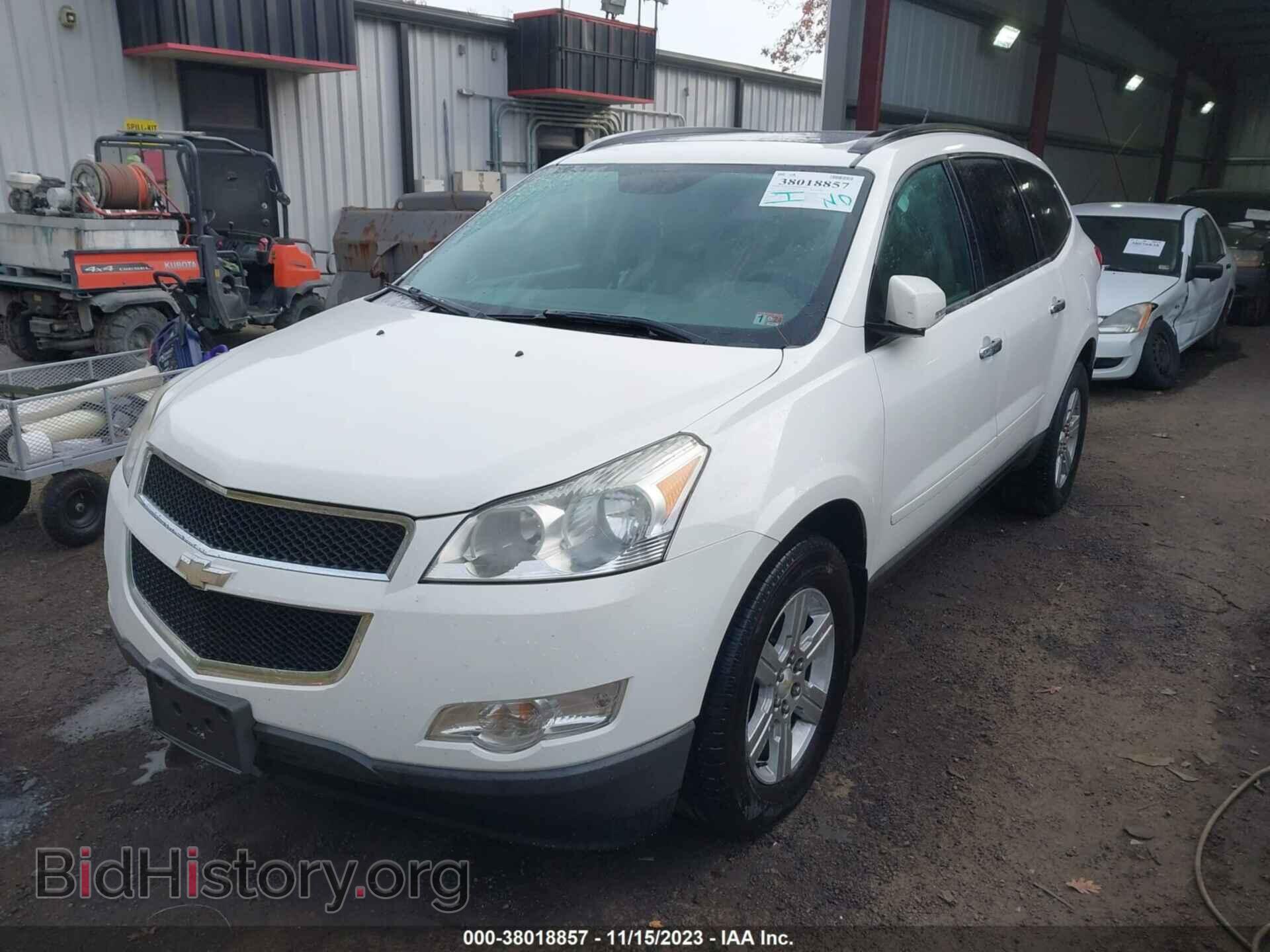 2011 CHEVROLET TRAVERSE - VIN: 1GNKRJED0BJ391249 - Фото 2