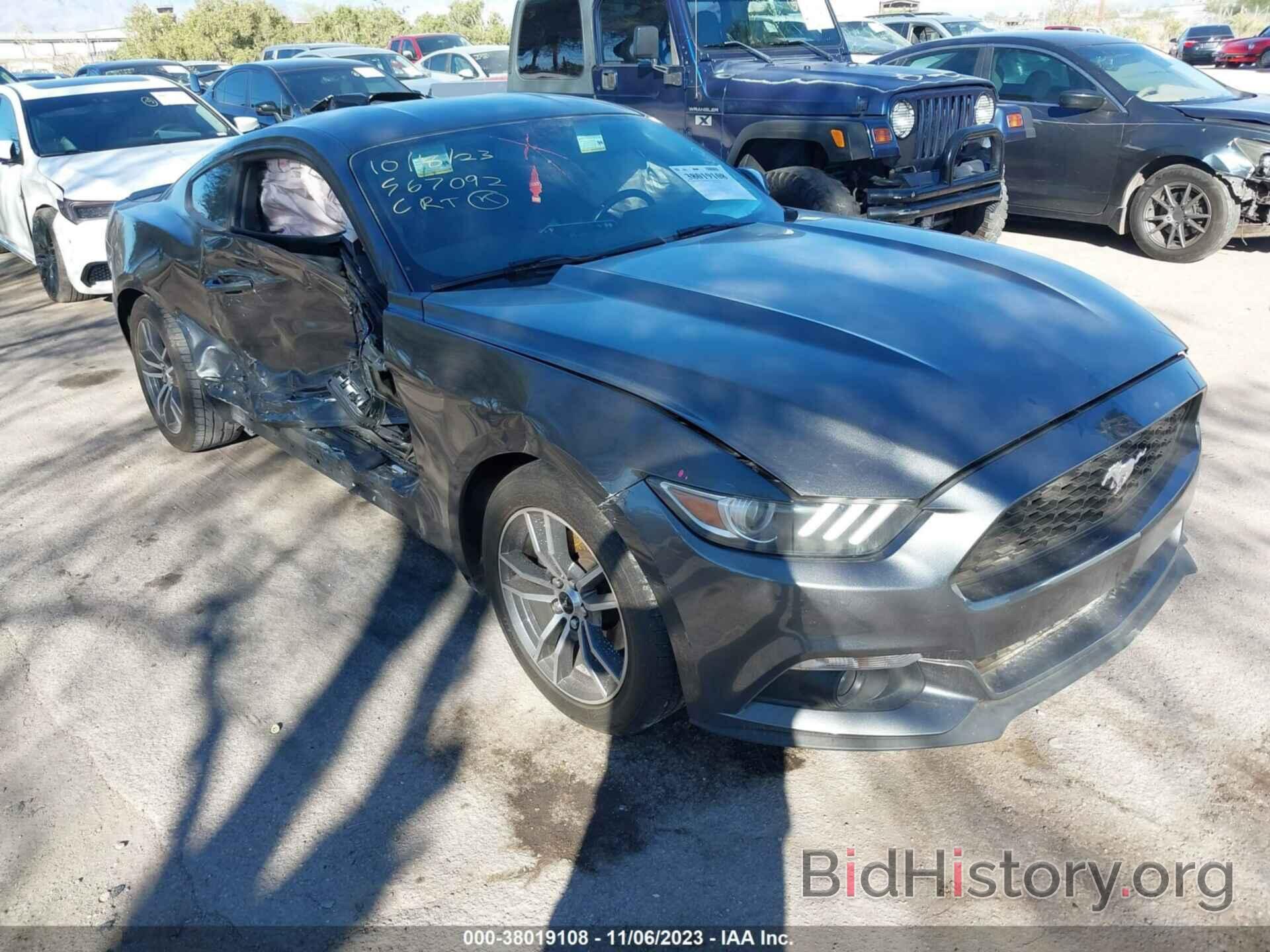 Photo 1FA6P8THXF5413860 - FORD MUSTANG 2015