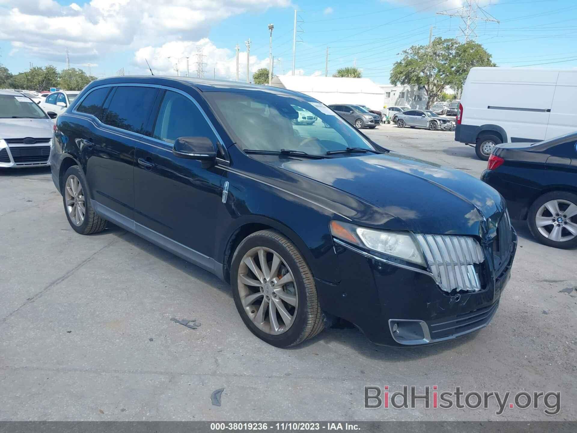 Photo 2LMHJ5AT2ABJ29492 - LINCOLN MKT 2010