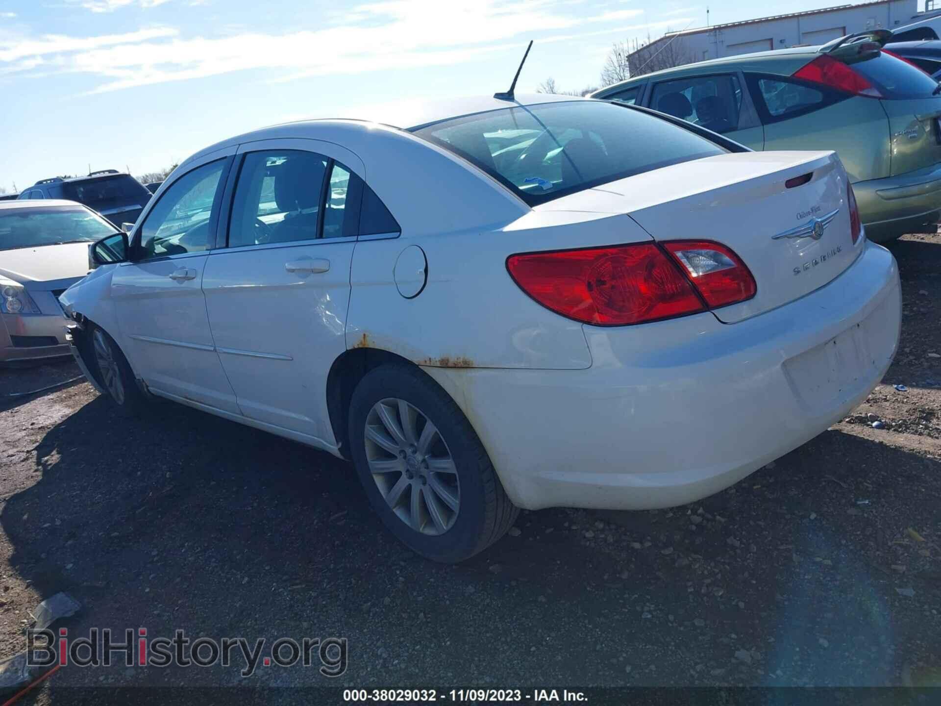 2010 CHRYSLER SEBRING - VIN: 1C3CC5FB8AN233756 - Фото 3