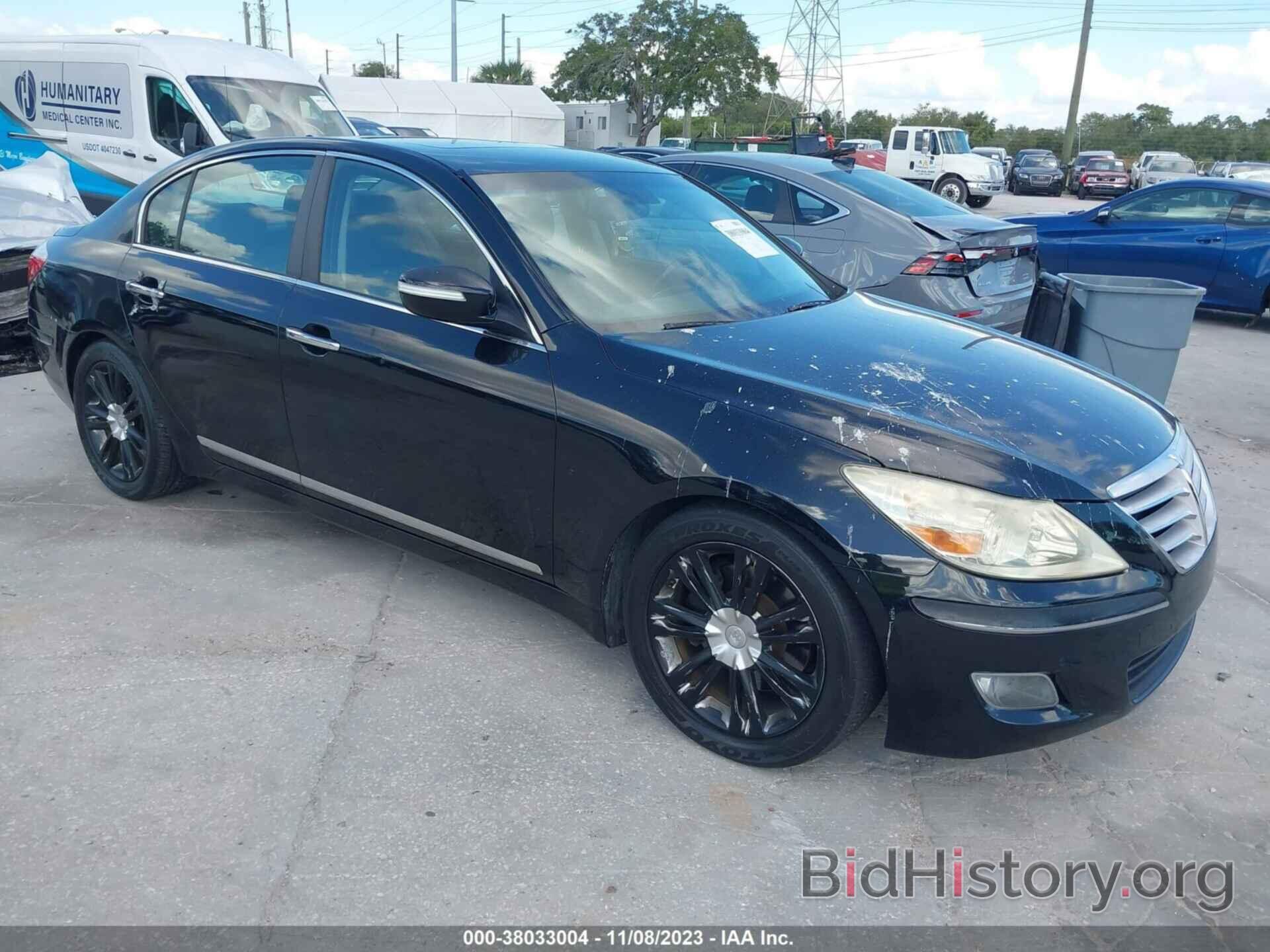 Photo KMHGC46FX9U034568 - HYUNDAI GENESIS 2009