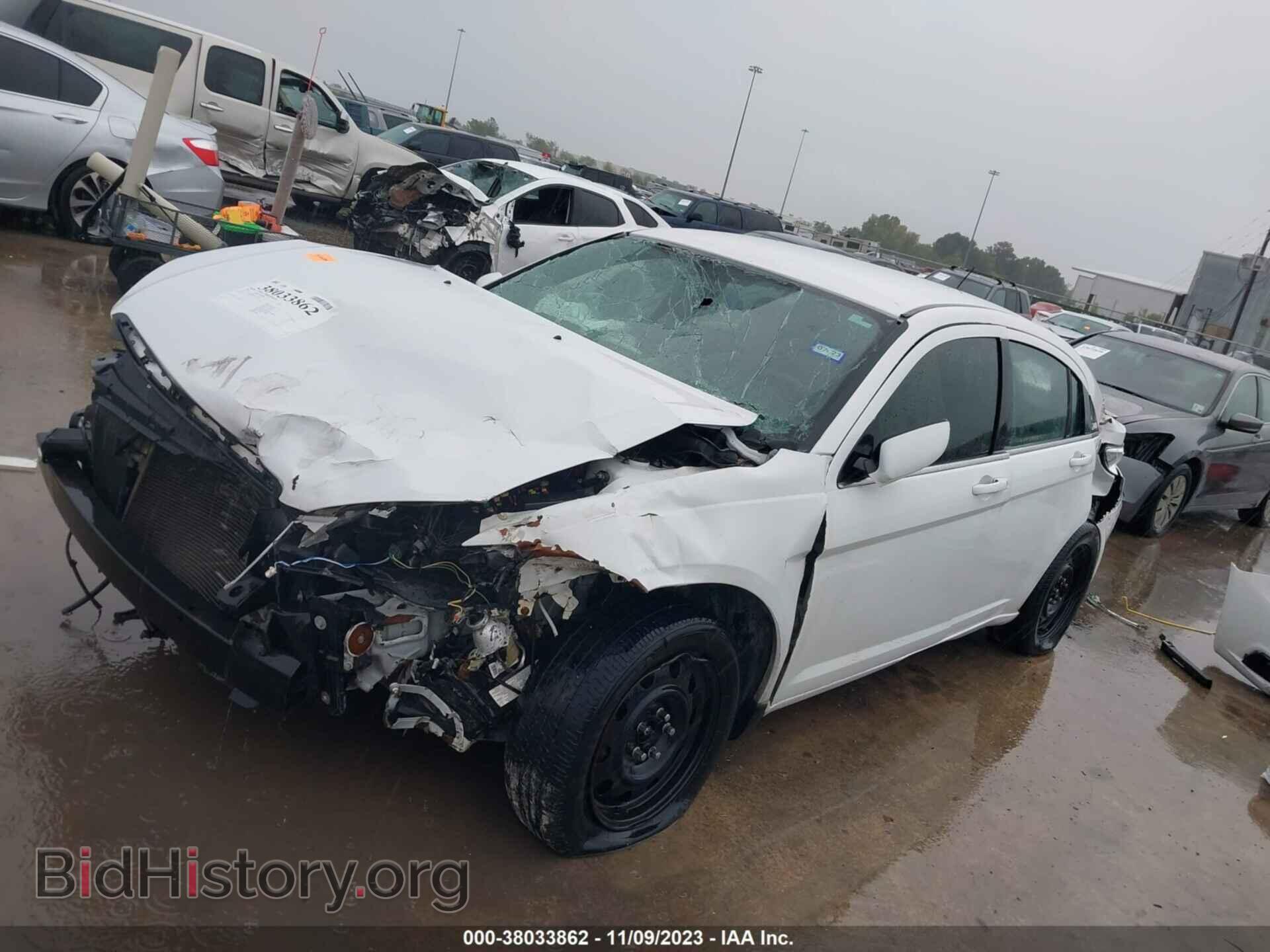2014 CHRYSLER 200 - VIN: 1C3CCBAB6EN211282 - Фото 2