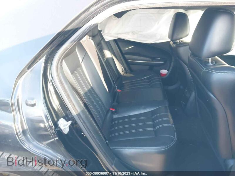 2017 Chrysler 300 (VIN 2C3CCABG7HH593842) — photo 8 of 15