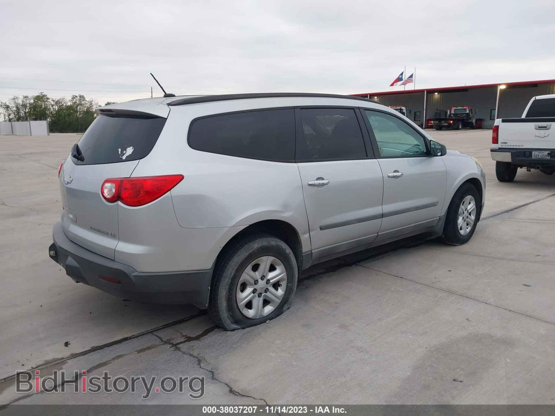 2009 CHEVROLET TRAVERSE - VIN: 1GNER13D29S165153 - Фото 4