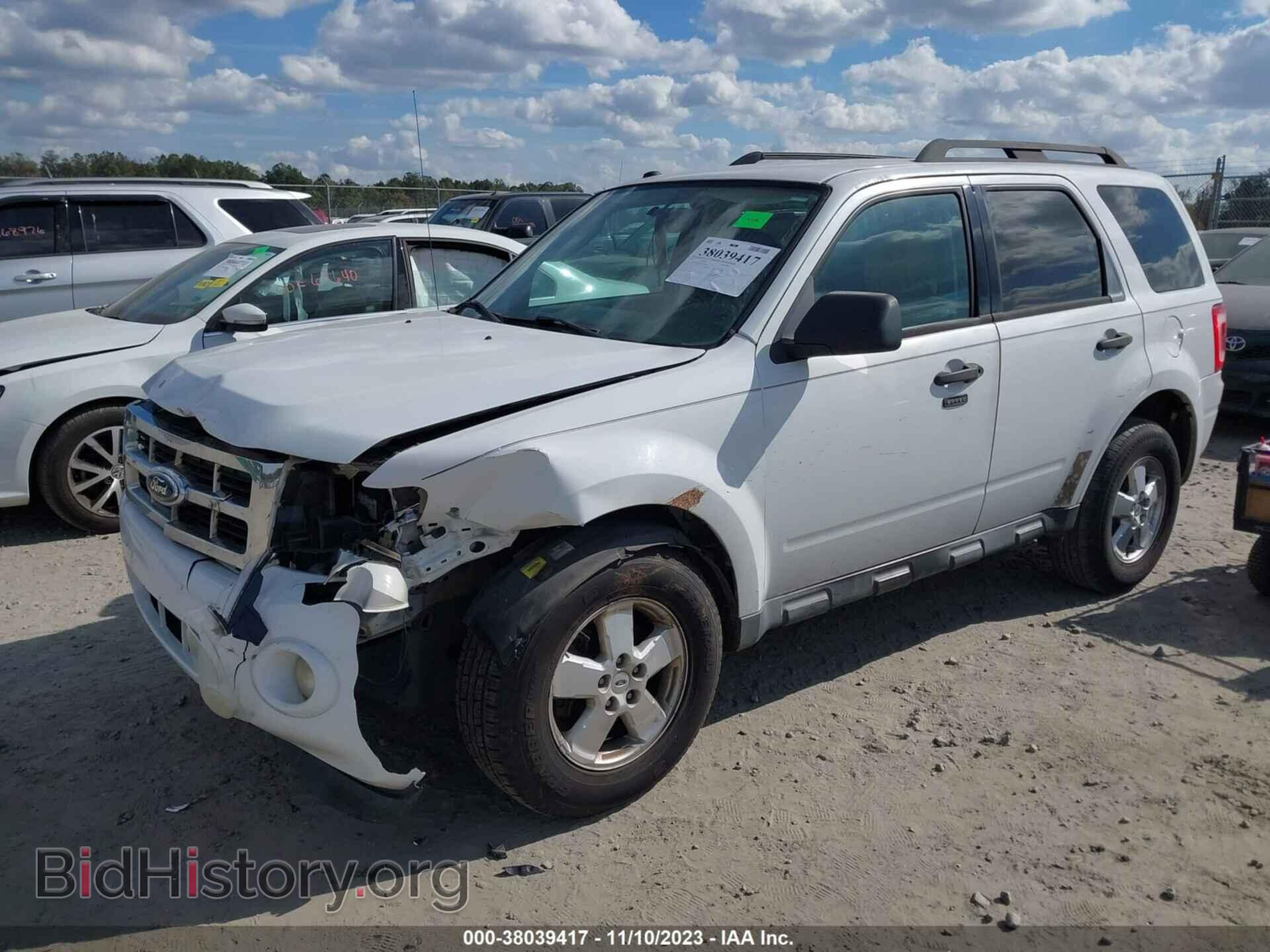 2011 FORD ESCAPE - VIN: 1FMCU0DG4BKA33899 - Фото 2