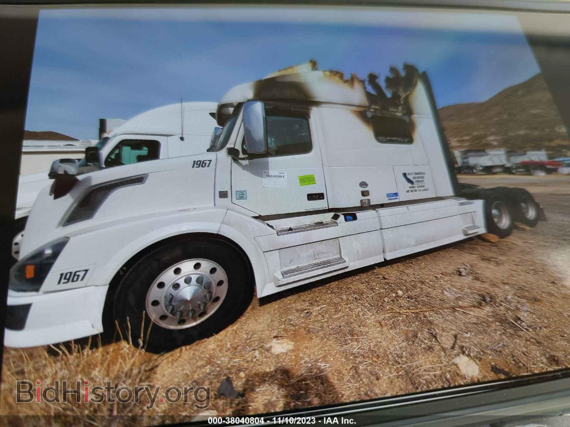 2016 VOLVO VN - VIN: 4V4NC9EH4GN950167 - Фото 2