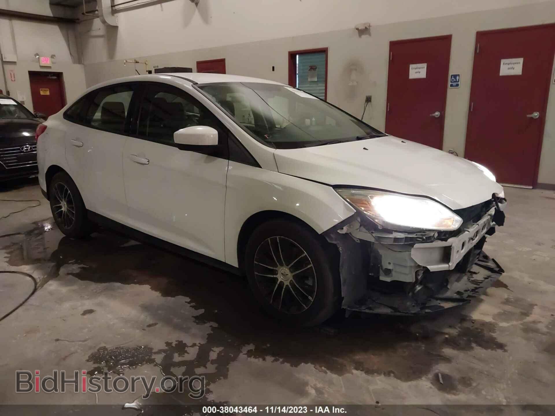 Photo 1FAHP3F28CL216597 - FORD FOCUS 2012