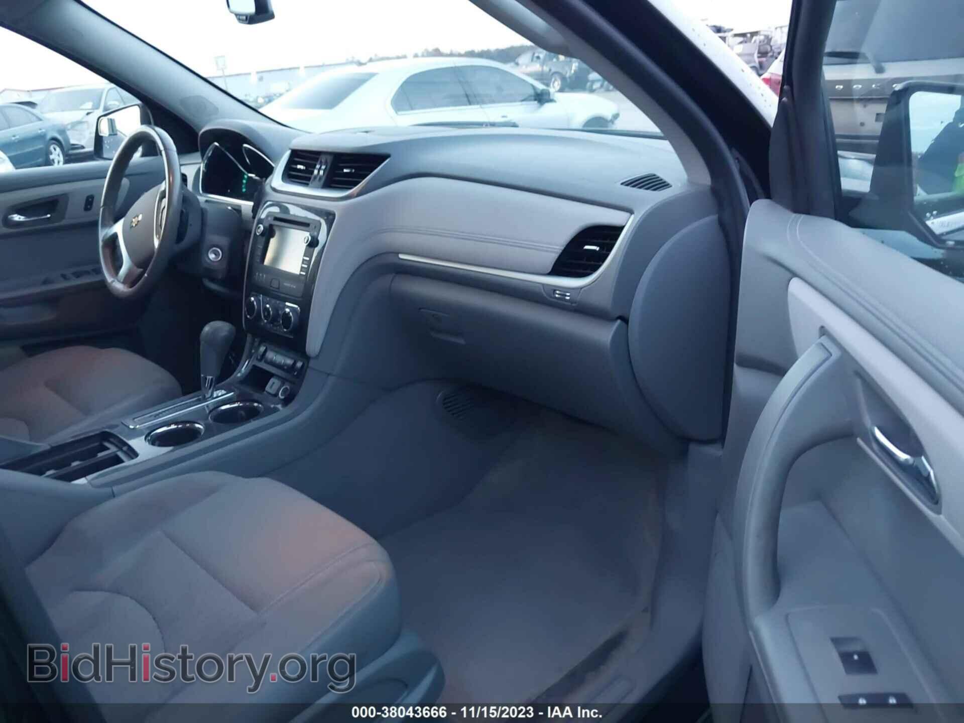 2017 CHEVROLET TRAVERSE - VIN: 1GNKRHKD4HJ190590 - Фото 5