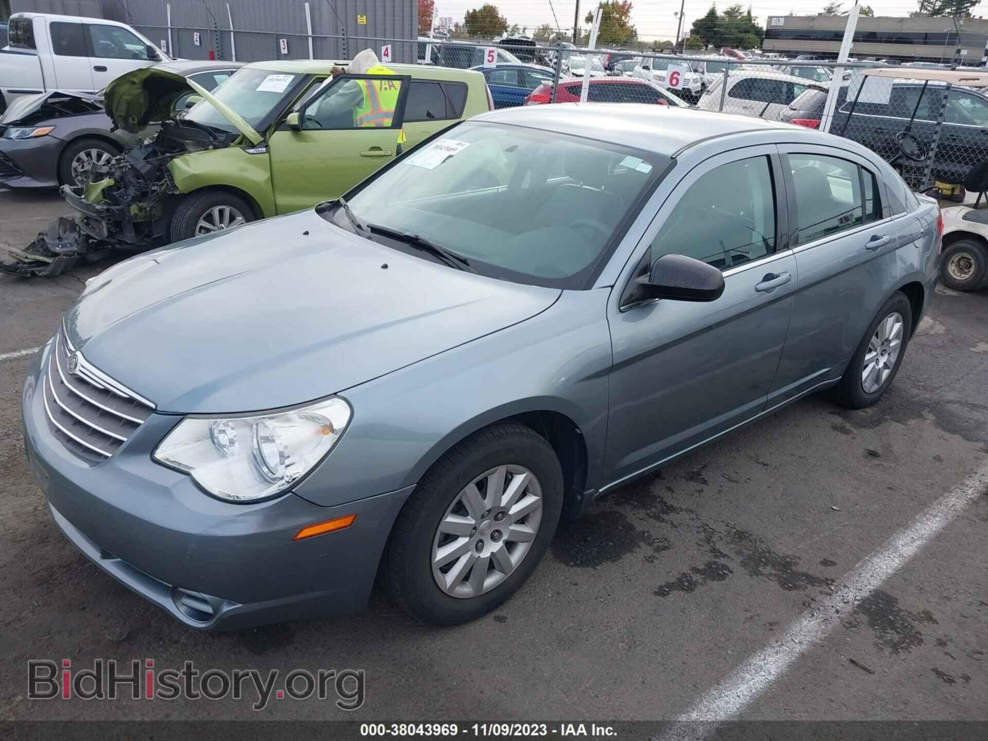 2010 CHRYSLER SEBRING - VIN: 1C3CC4FB0AN232062 - Фото 2