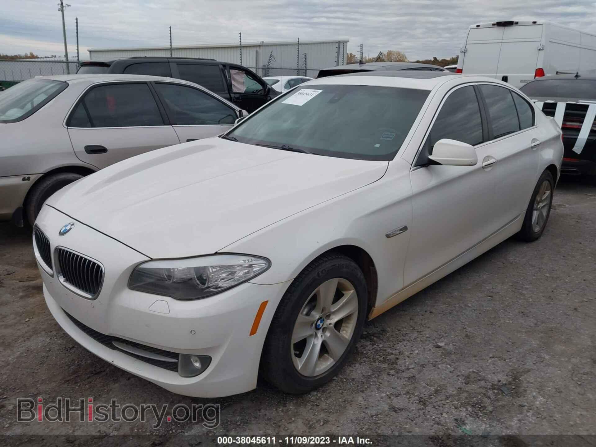 2011 BMW 528I - VIN: WBAFR1C53BC742968 - Фото 2