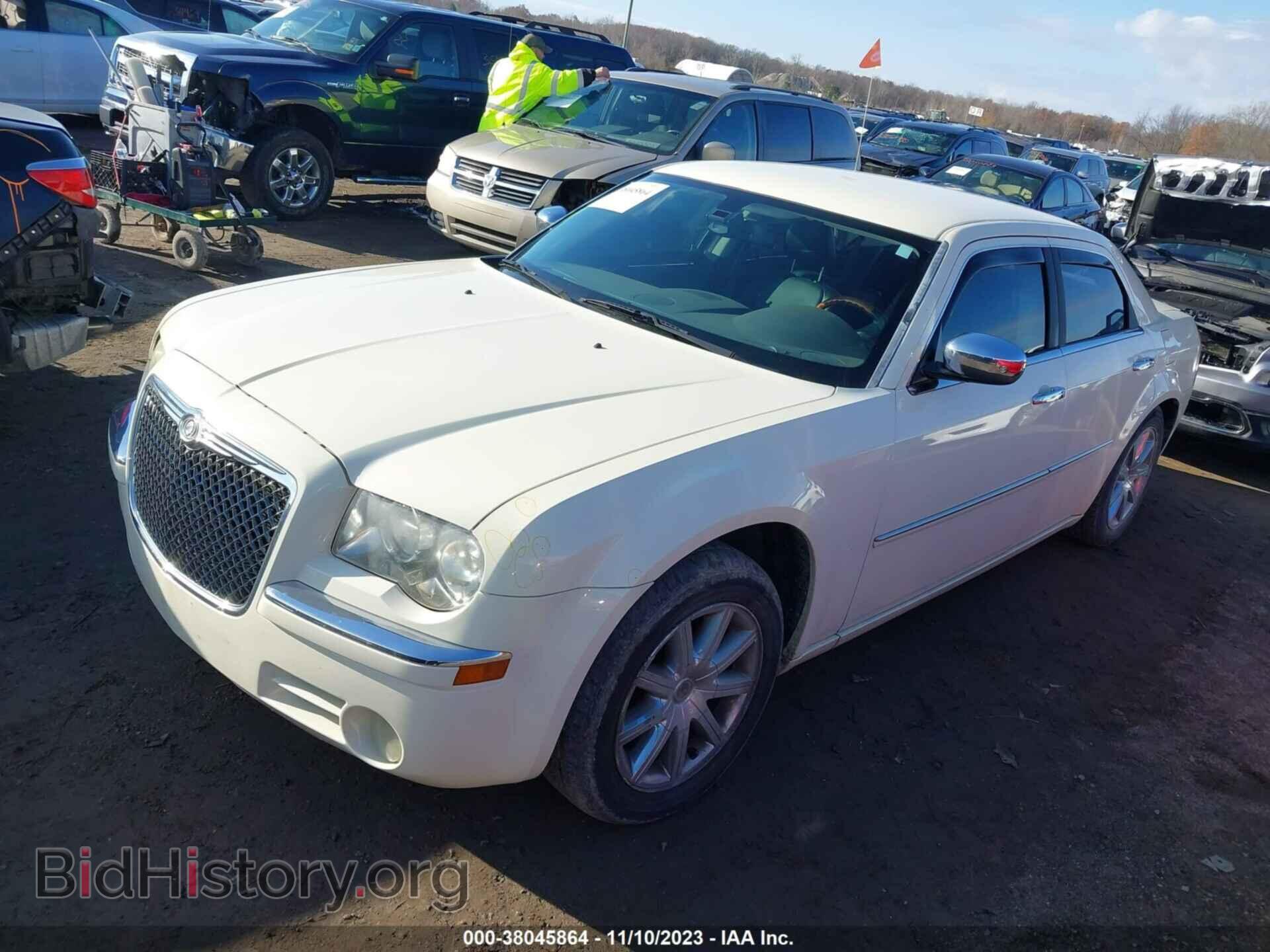 2010 CHRYSLER 300 - VIN: 2C3CA3CV8AH141497 - Фото 2