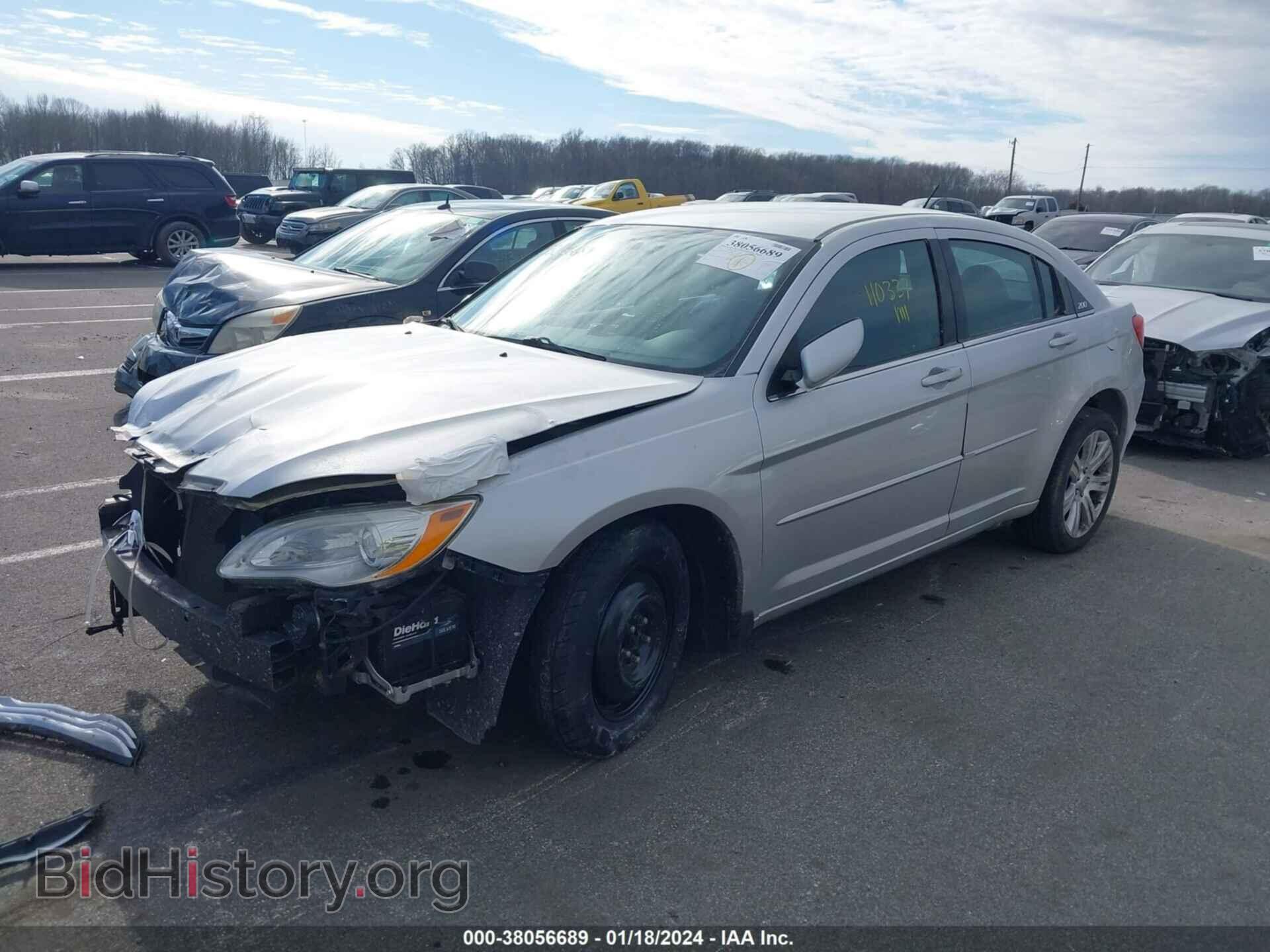 2012 CHRYSLER 200 - VIN: 1C3CCBAB8CN207991 - Фото 2