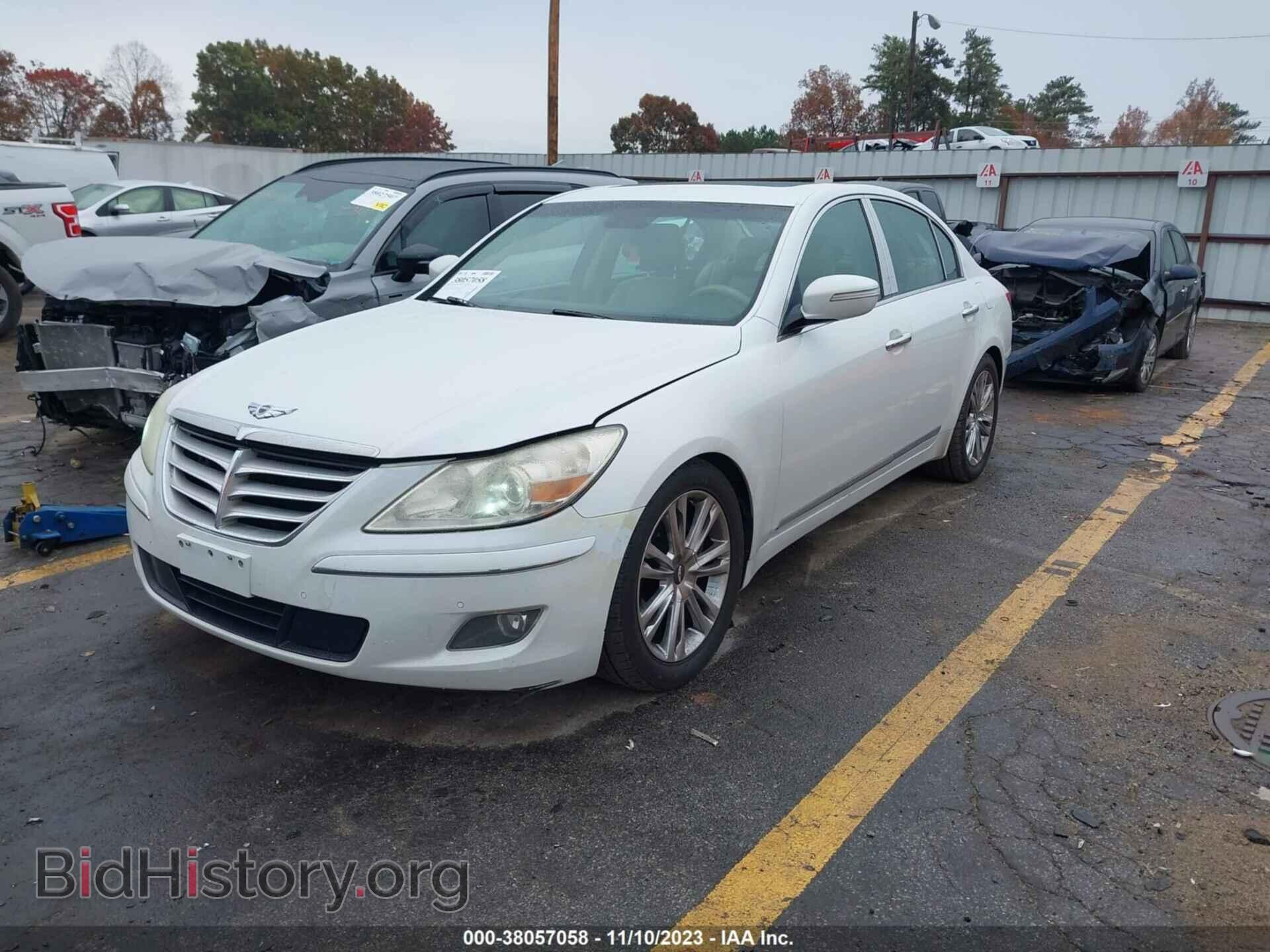2011 HYUNDAI GENESIS - VIN: KMHGC4DF4BU124002 - Фото 2