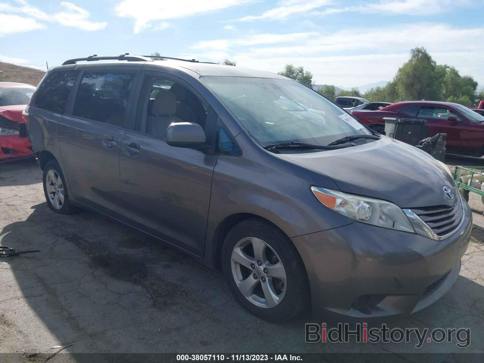 Фотография 5TDKK3DC9GS753994 - TOYOTA SIENNA 2016