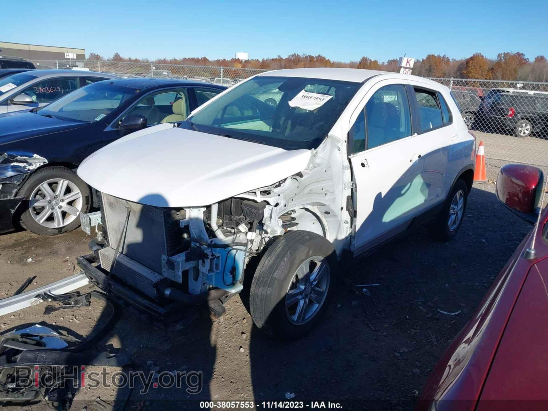 2017 CHEVROLET TRAX - VIN: 3GNCJNSB3HL290312 - Photo 2