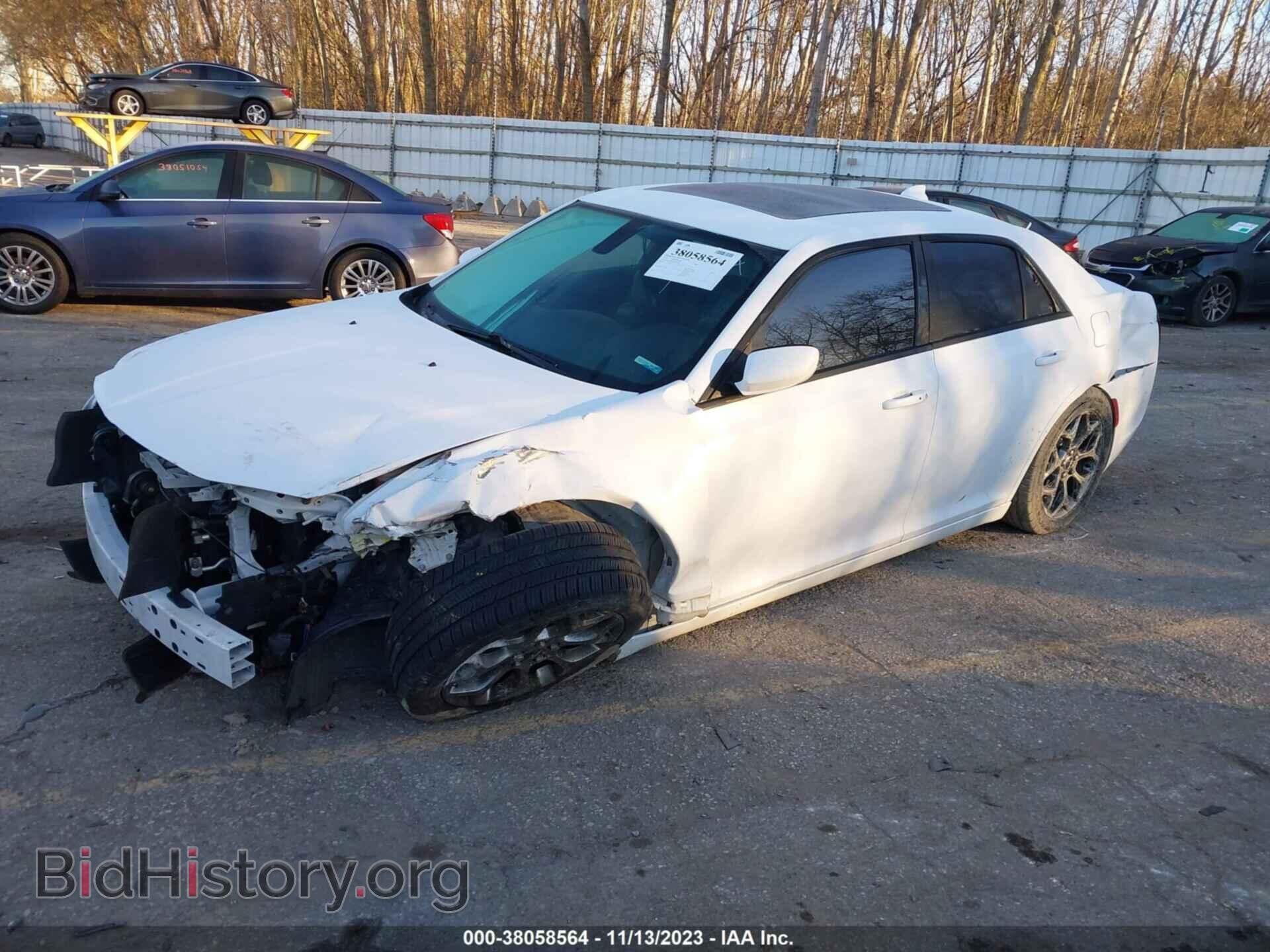 2016 CHRYSLER 300 - VIN: 2C3CCAGG1GH136094 - Фото 2
