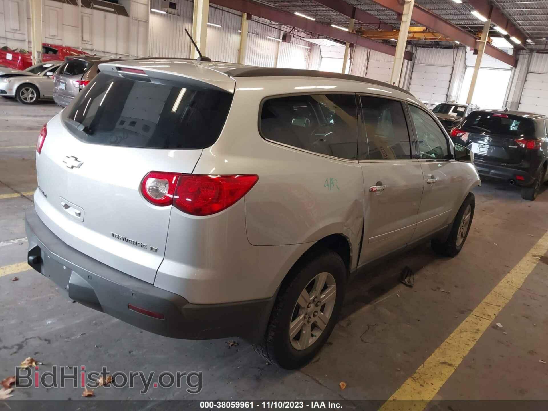 2010 CHEVROLET TRAVERSE - VIN: 1GNLVFED3AS107327 - Фото 4