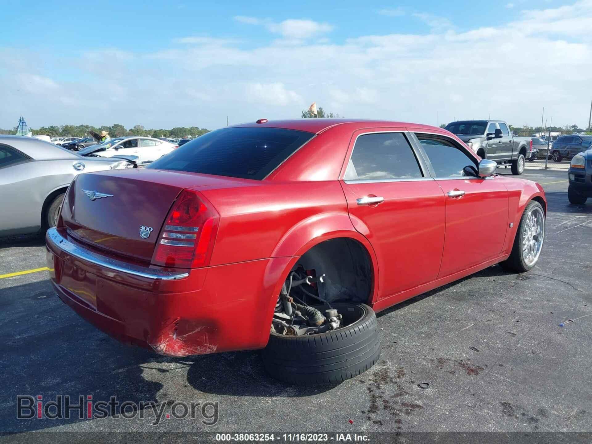 2007 CHRYSLER 300C - VIN: 2C3KA63HX7H683832 - Фото 4