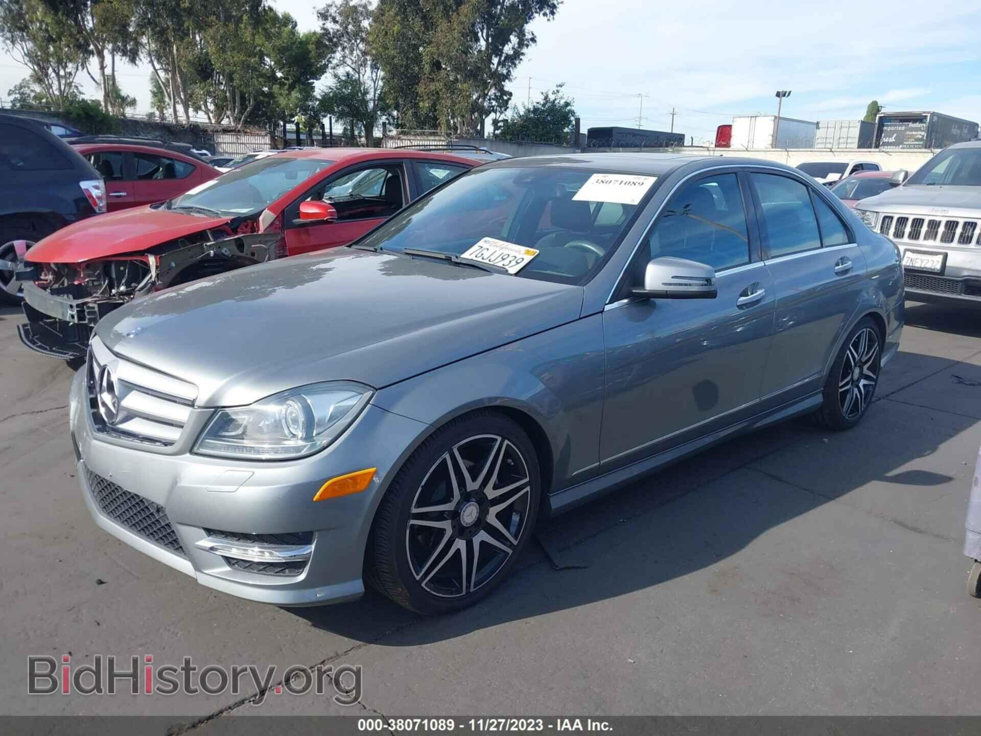 2013 MERCEDES-BENZ C-CLASS - VIN: WDDGF4HB0DR289561 - Фото 2