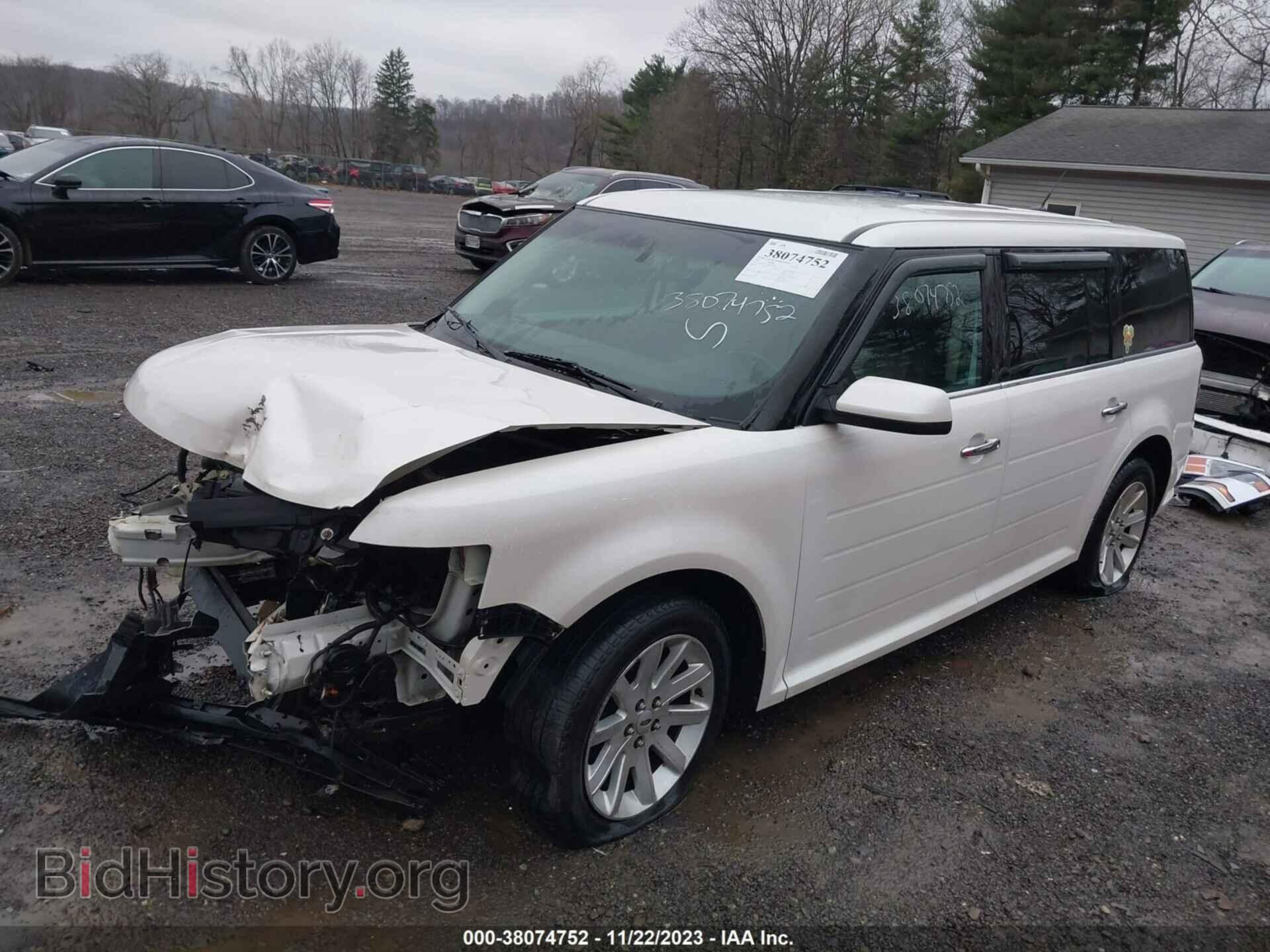2011 FORD FLEX - VIN: 2FMGK5CC2BBD10188 - Photo 2