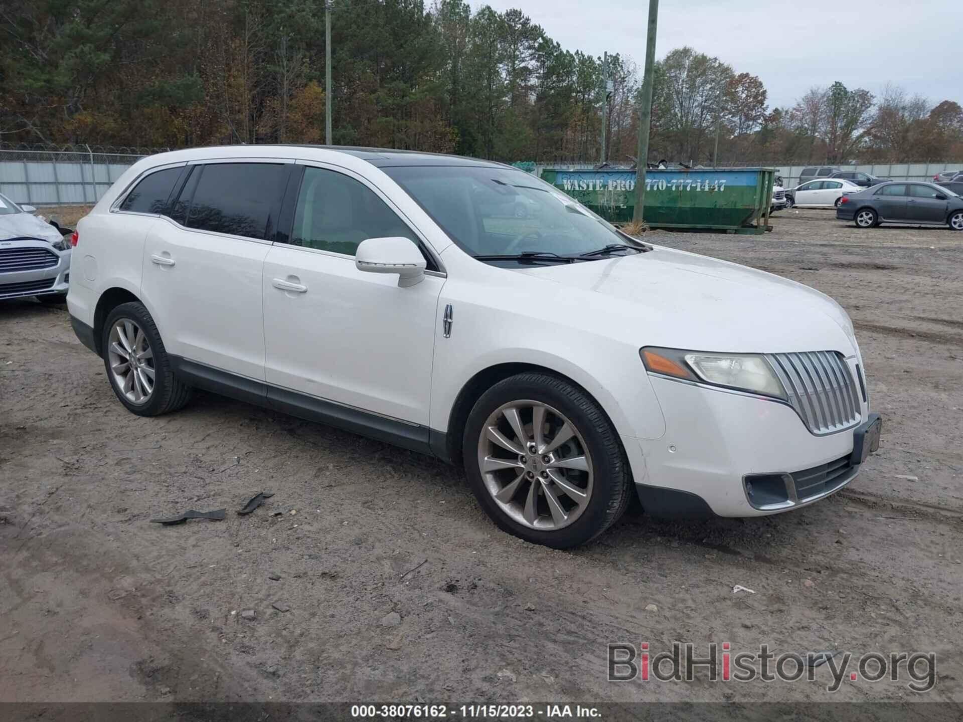 Photo 2LMHJ5AT0ABJ18376 - LINCOLN MKT 2010