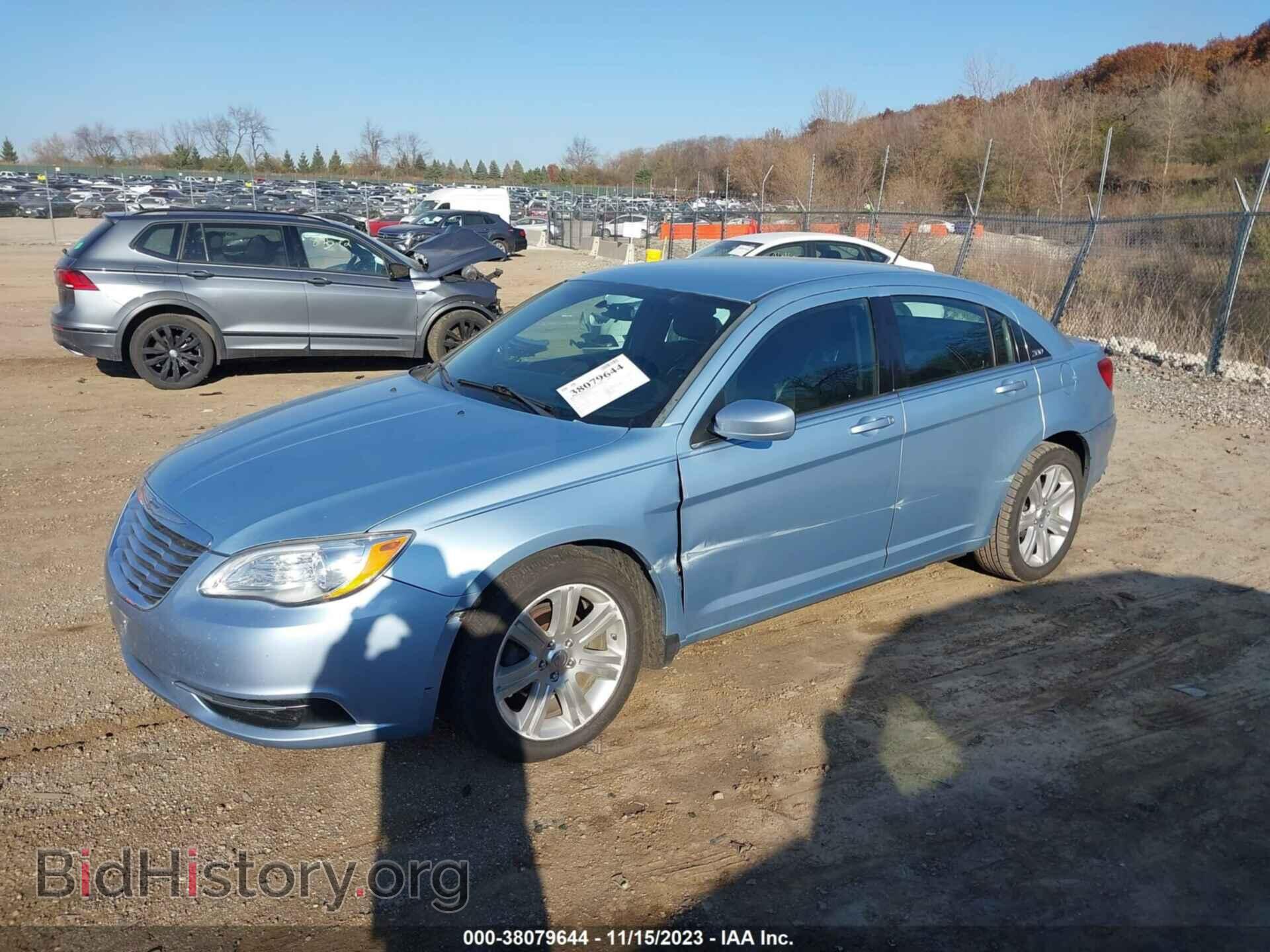 2012 CHRYSLER 200 - VIN: 1C3CCBBB1CN176274 - Photo 2
