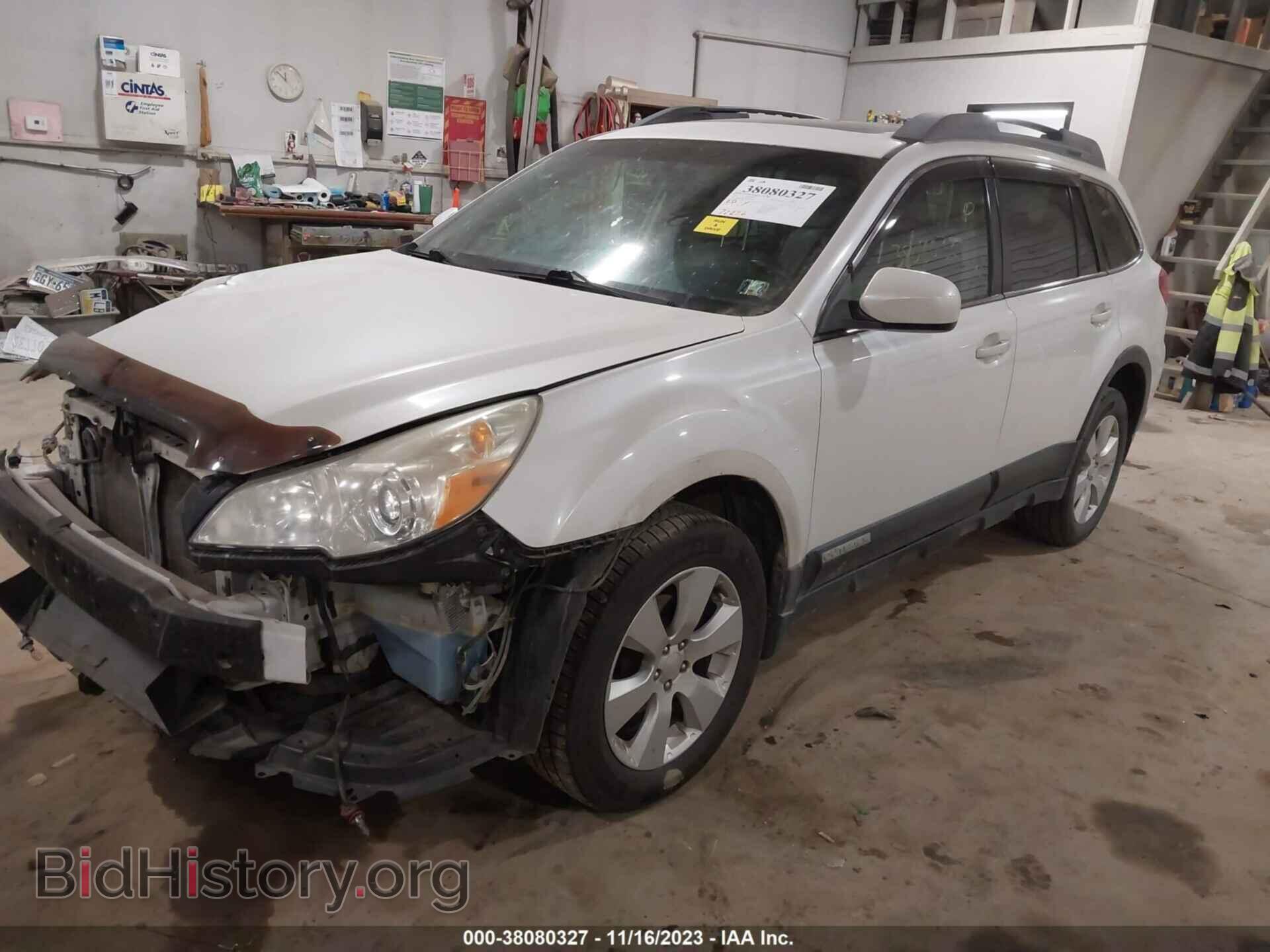 2011 SUBARU OUTBACK - VIN: 4S4BRBKC7B3360400 - Фото 2