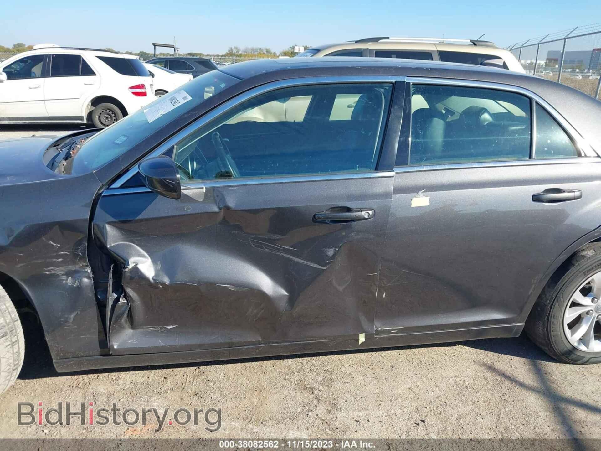 2016 CHRYSLER 300 - VIN: 2C3CCAAG0GH211960 - Фото 6