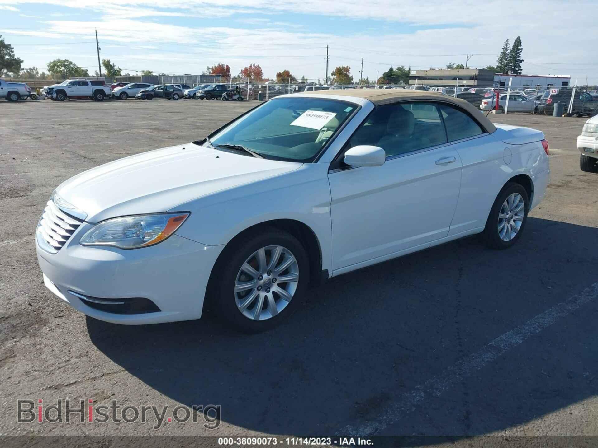 2012 CHRYSLER 200 - VIN: 1C3BCBEB1CN116048 - Фото 2