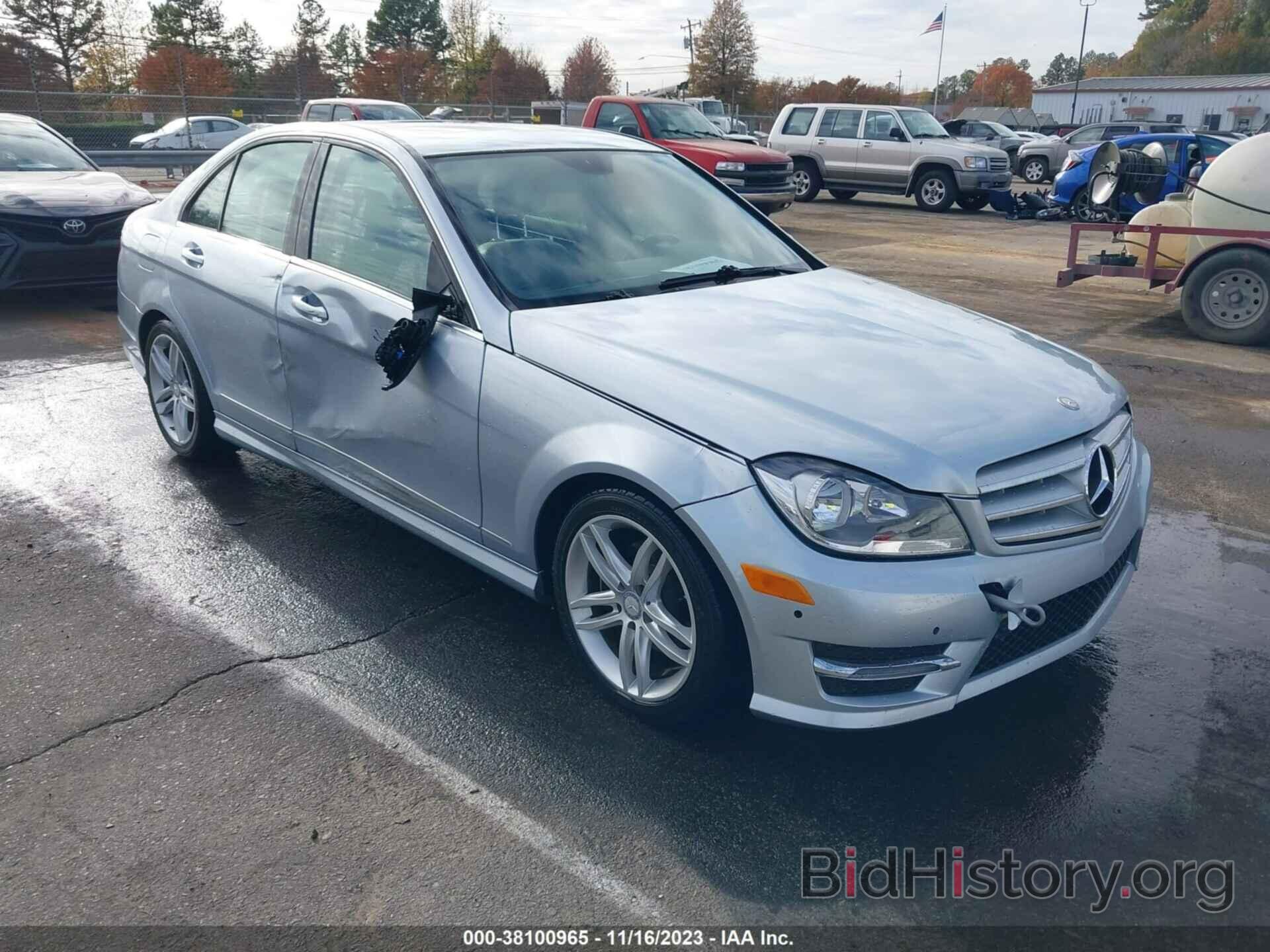 Photo WDDGF4HBXDA791184 - MERCEDES-BENZ C 250 2013