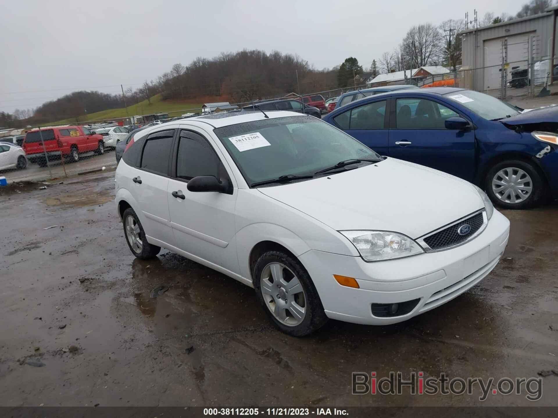 Photo 1FAFP37NX6W163212 - FORD FOCUS 2006