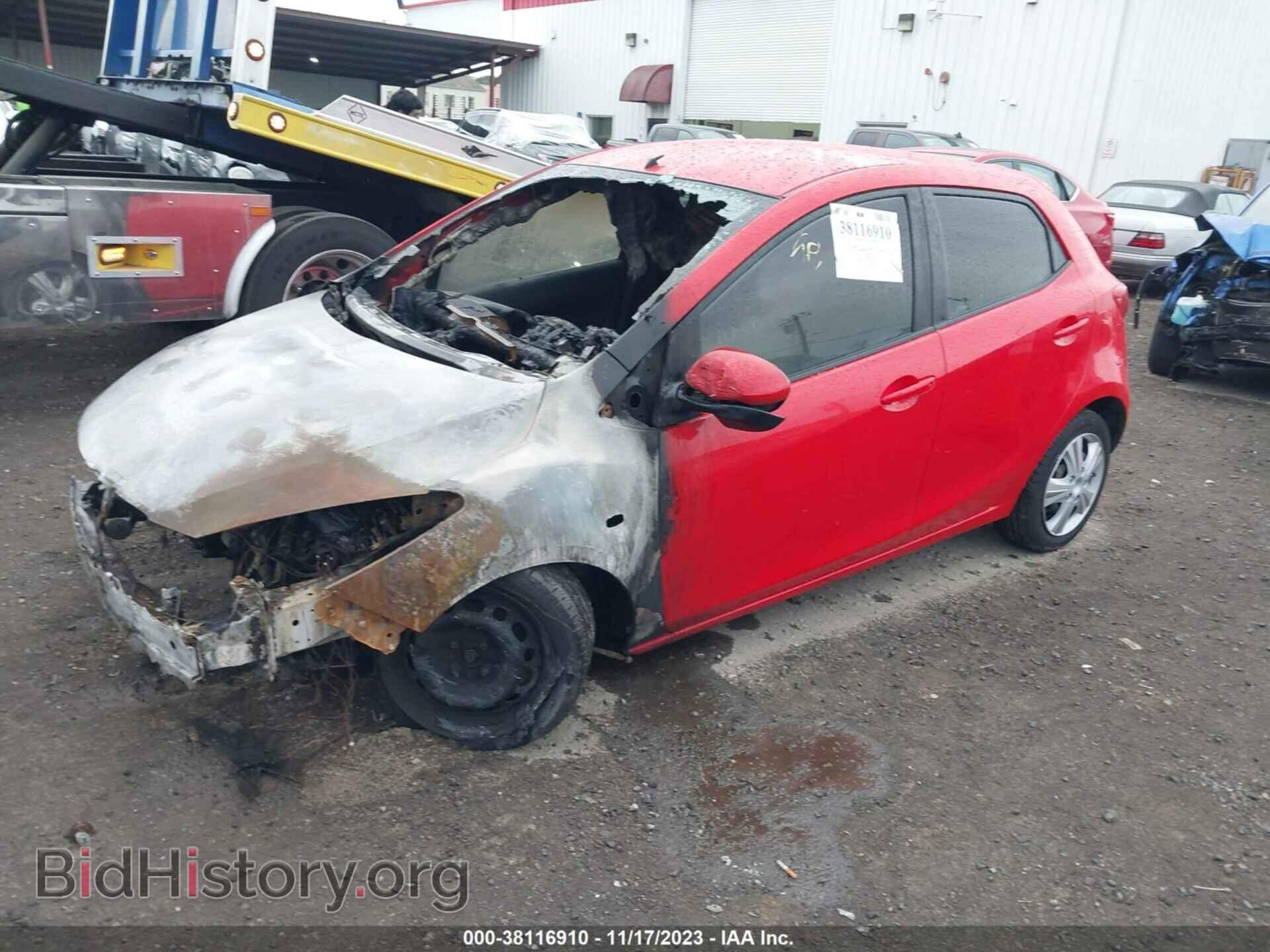 2014 MAZDA MAZDA2 - VIN: JM1DE1KZ0E0186571 - Фото 2