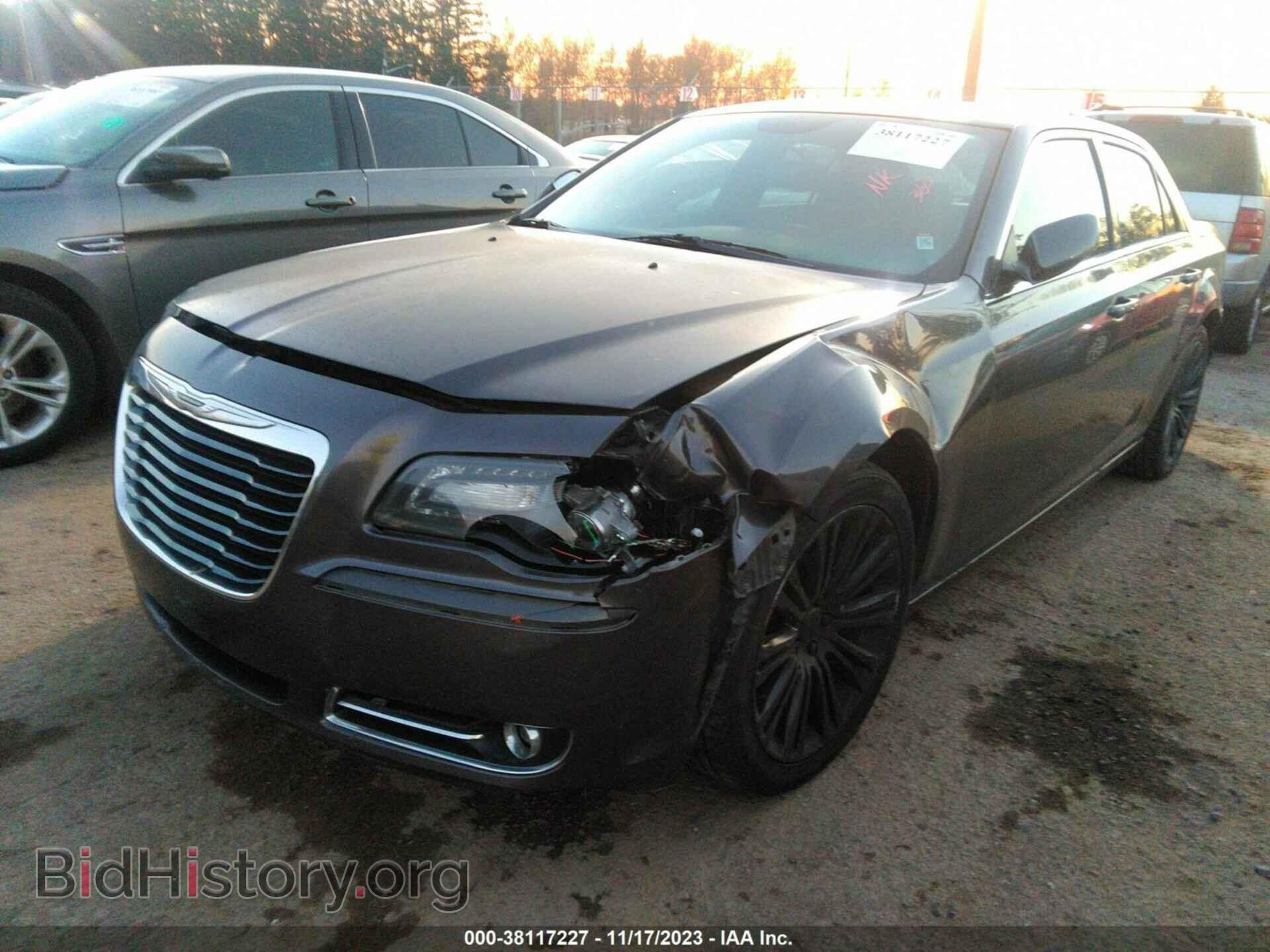 2013 CHRYSLER 300 - VIN: 2C3CCABG7DH723242 - Фото 2
