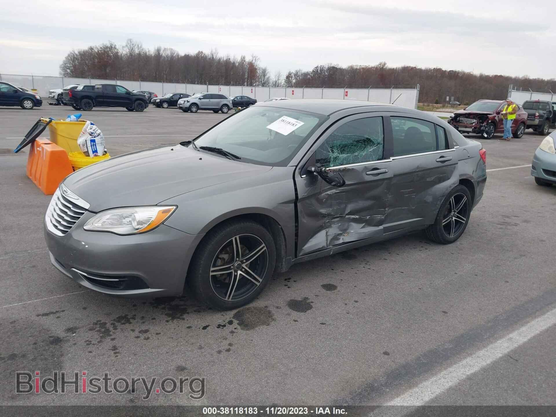 2013 CHRYSLER 200 - VIN: 1C3CCBBB3DN705810 - Фото 2