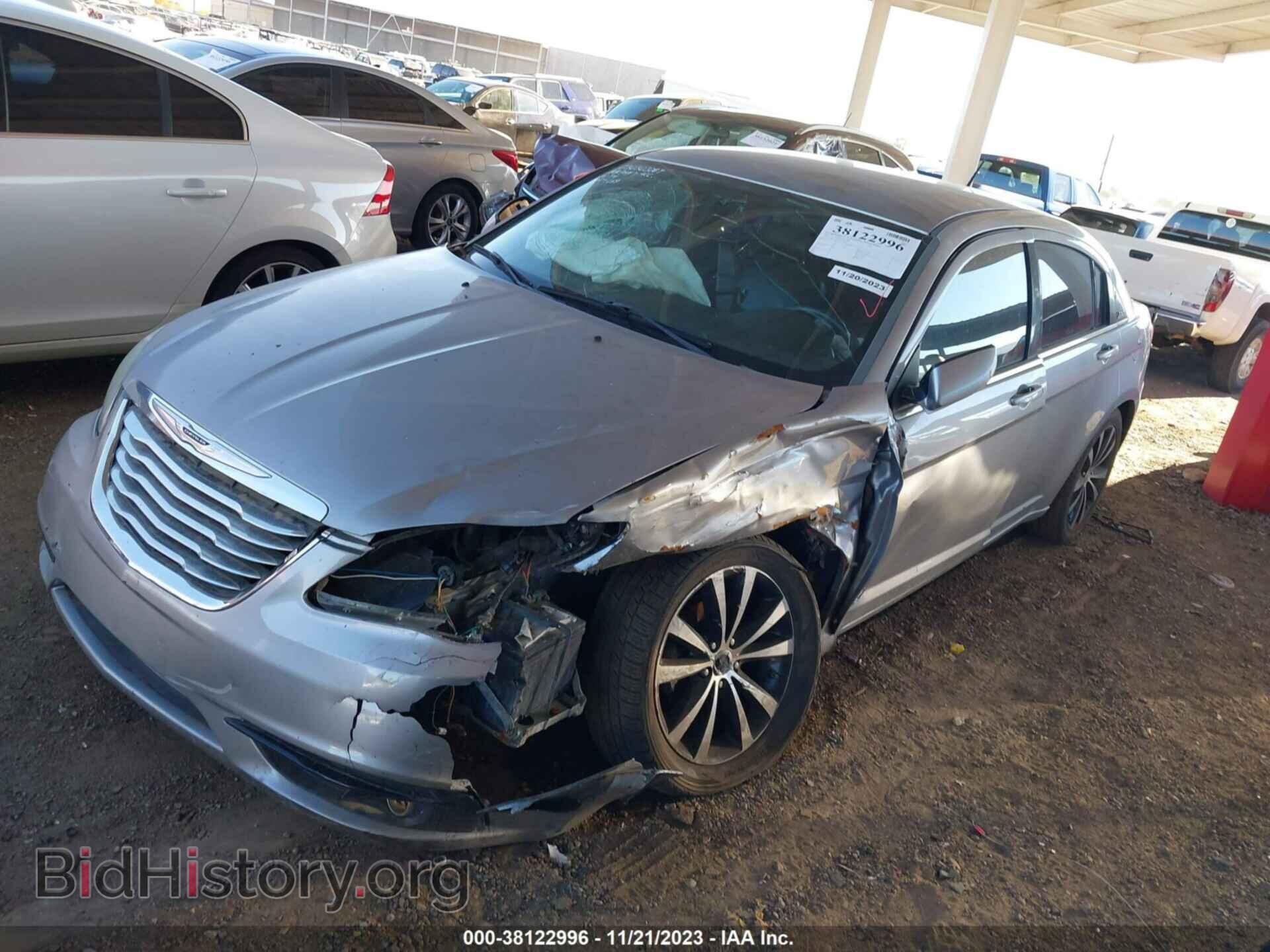2013 CHRYSLER 200 - VIN: 1C3CCBCG1DN526174 - Фото 2