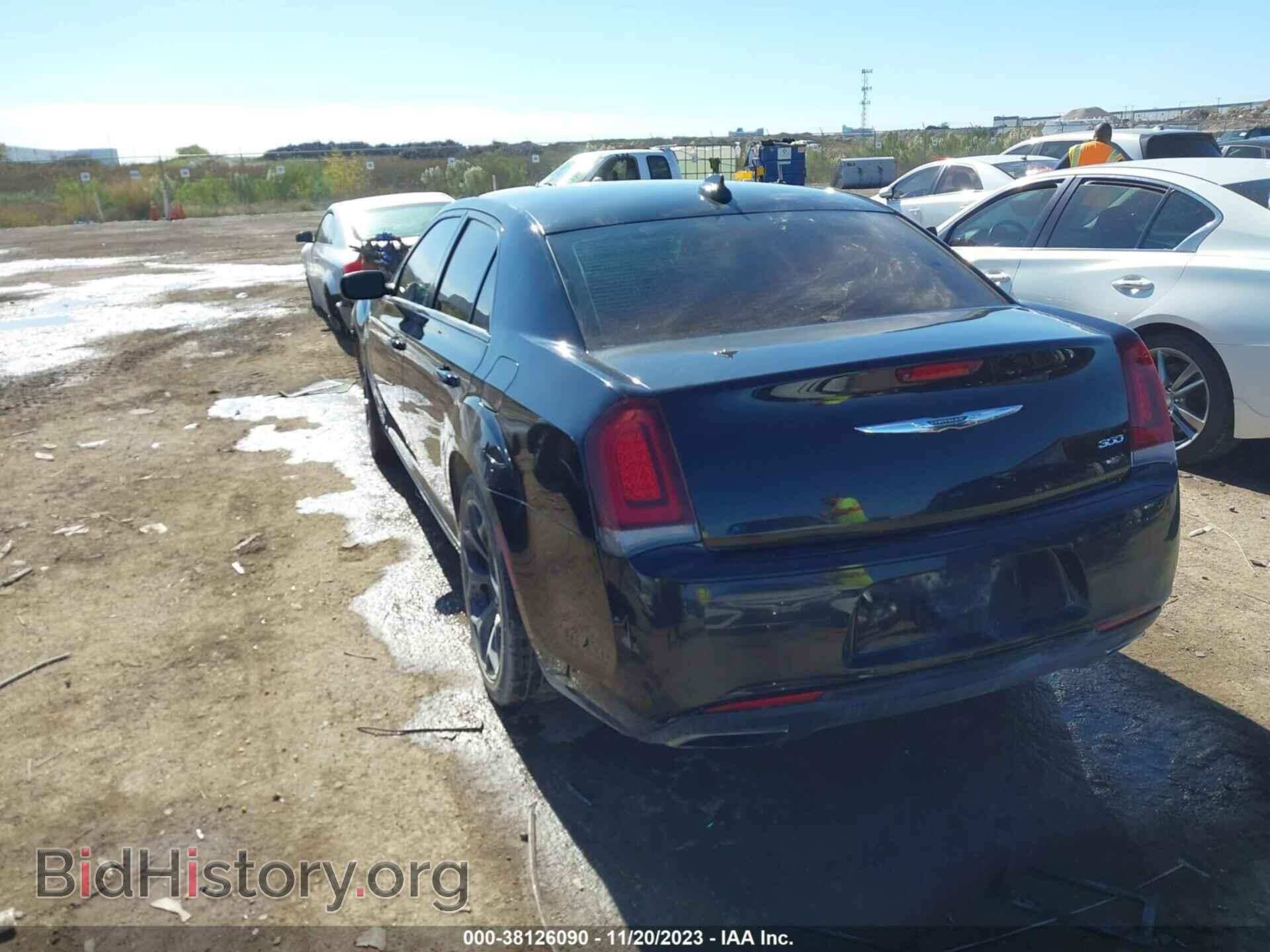 2019 CHRYSLER 300 - VIN: 2C3CCAAG8KH727041 - Фото 3
