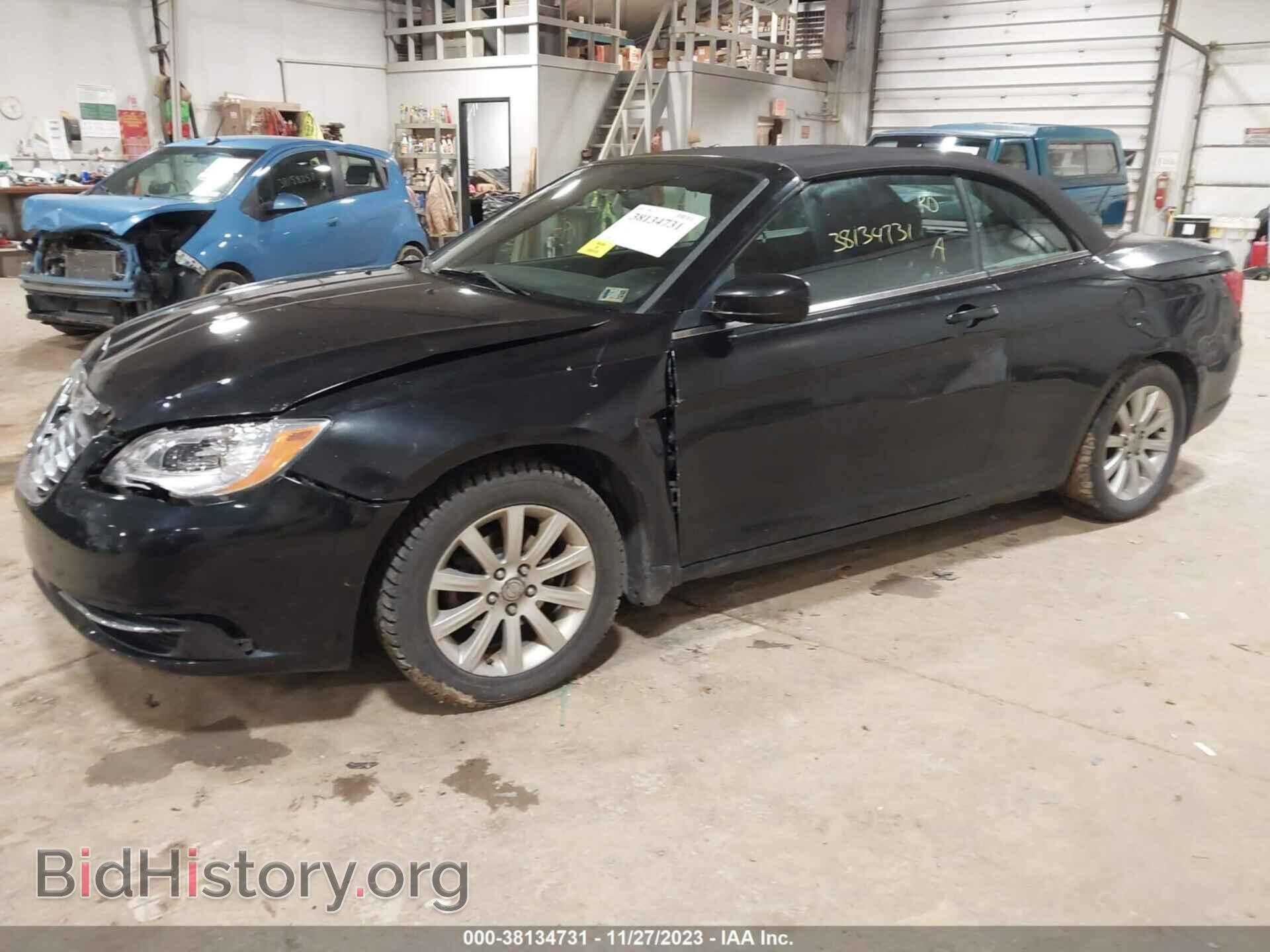 2011 CHRYSLER 200 - VIN: 1C3BC2EB1BN542773 - Фото 2