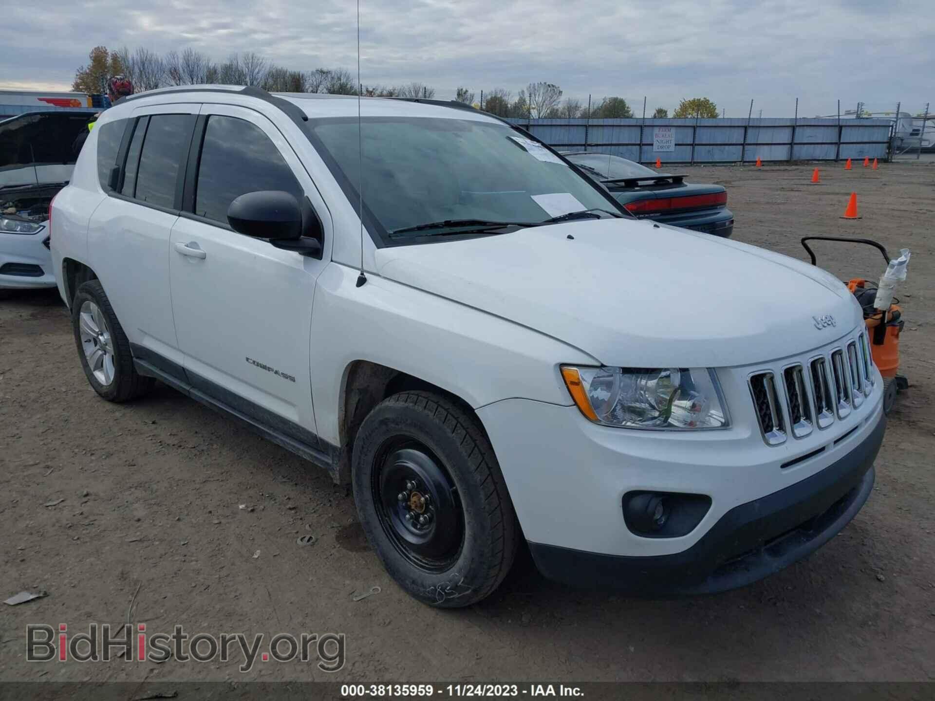 Photo 1J4NF1FB1BD279645 - JEEP COMPASS 2011