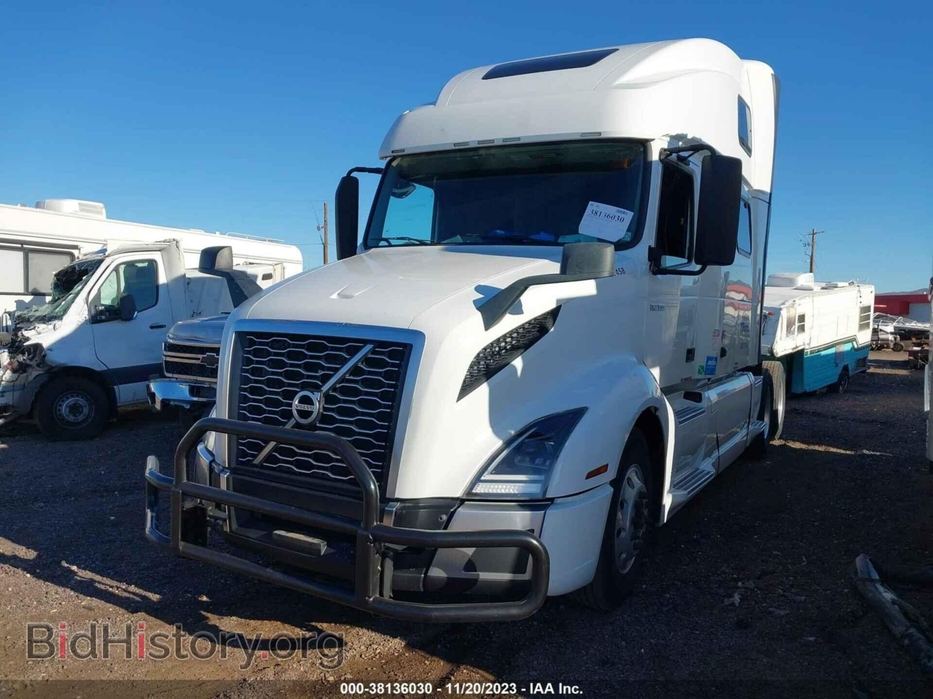 2019 VOLVO VNL - VIN: 4V4NC9EH1KN905471 - Фото 2