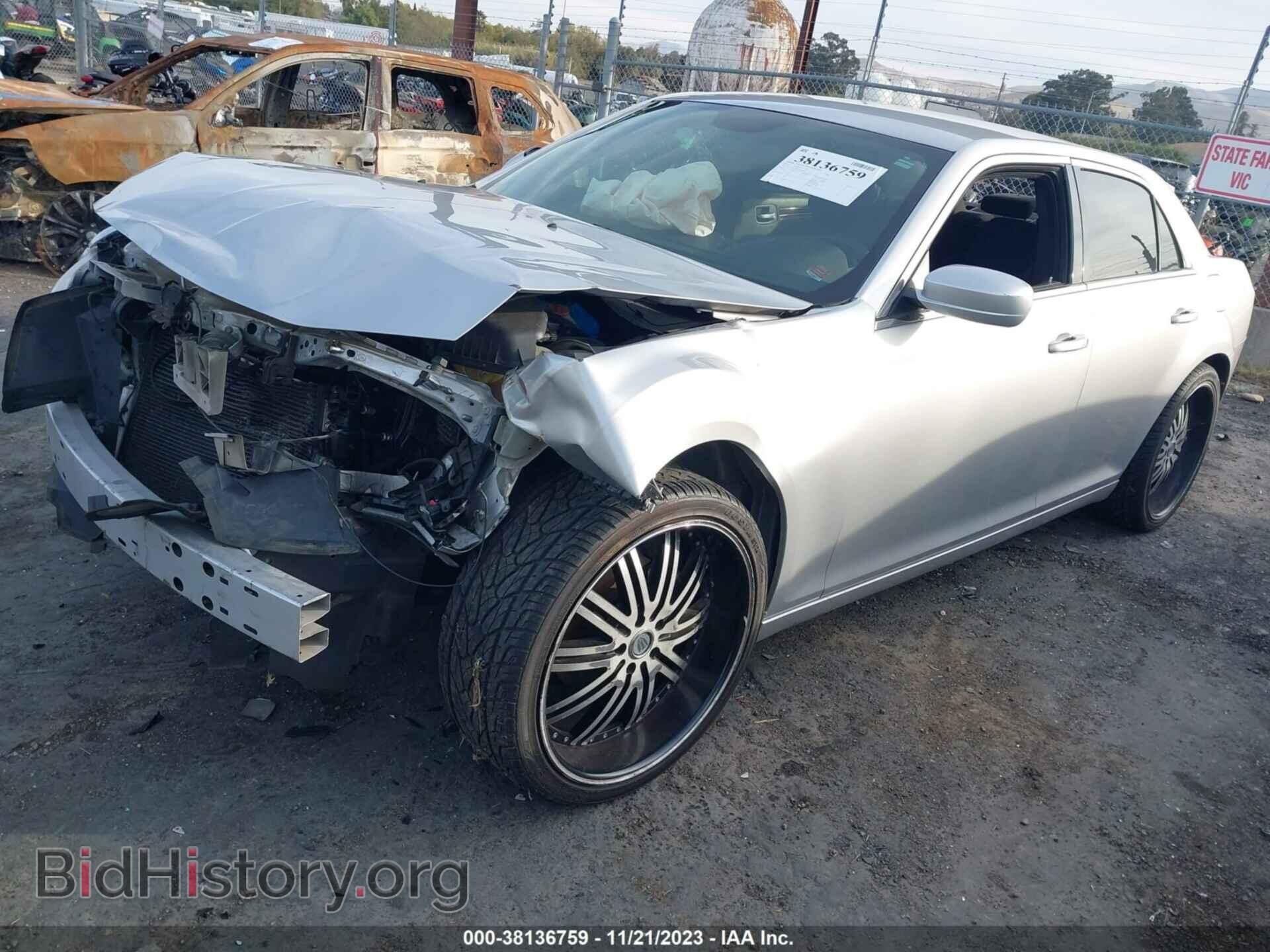 2012 CHRYSLER 300 - VIN: 2C3CCAAG0CH126840 - Фото 2