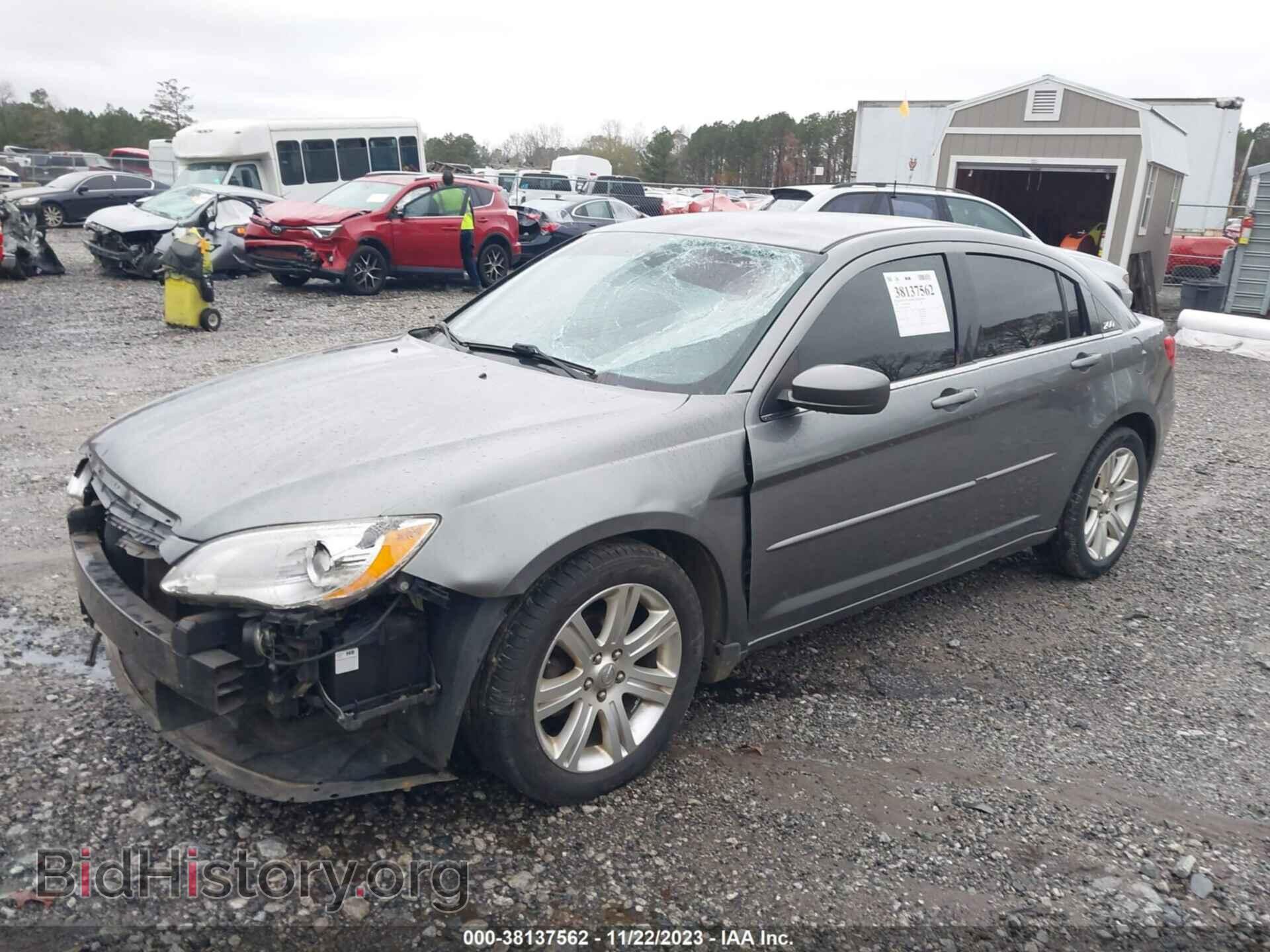 2012 CHRYSLER 200 - VIN: 1C3CCBAB2CN317239 - Фото 2