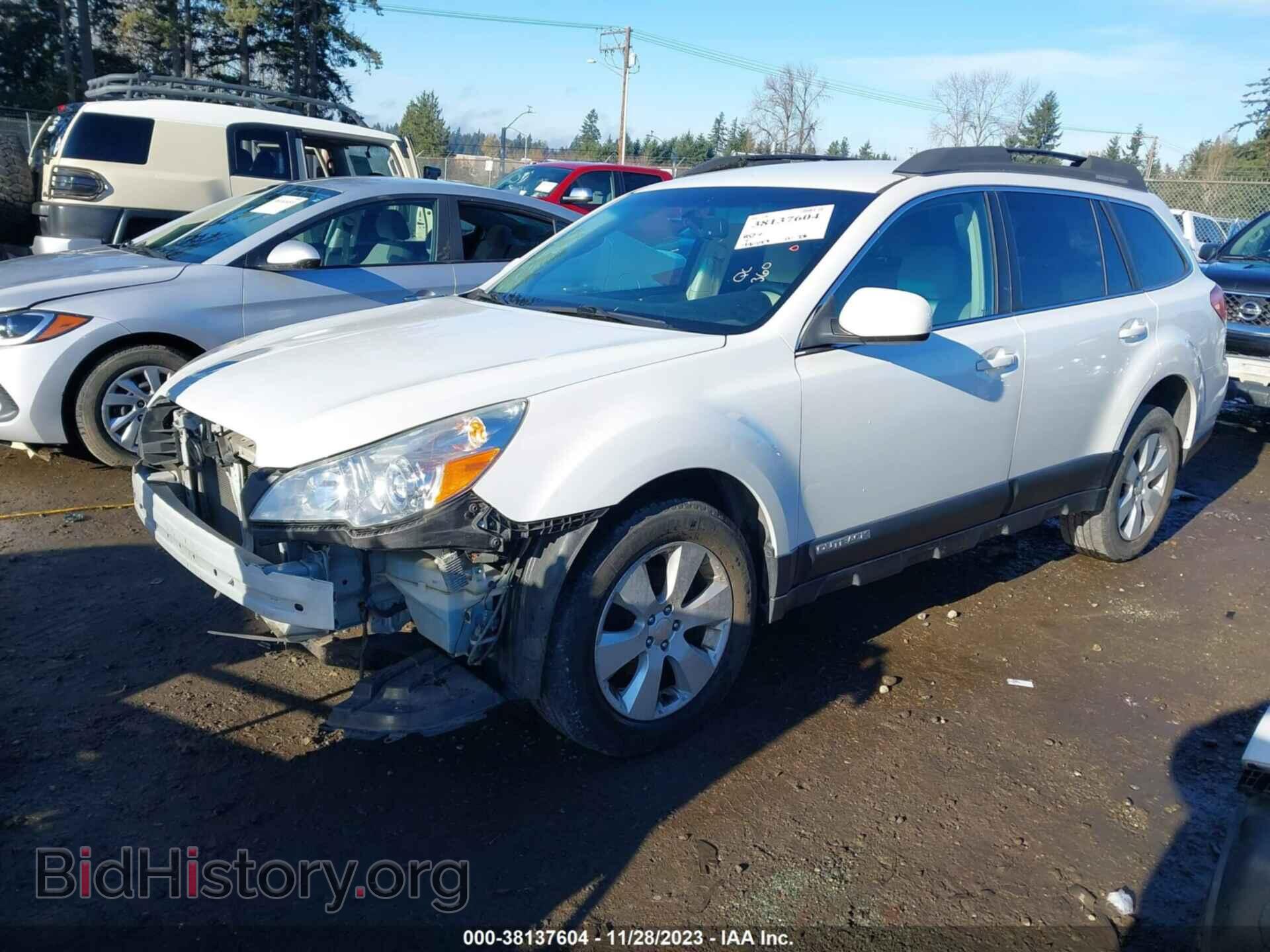 2011 SUBARU OUTBACK - VIN: 4S4BRBCC8B3438259 - Фото 2